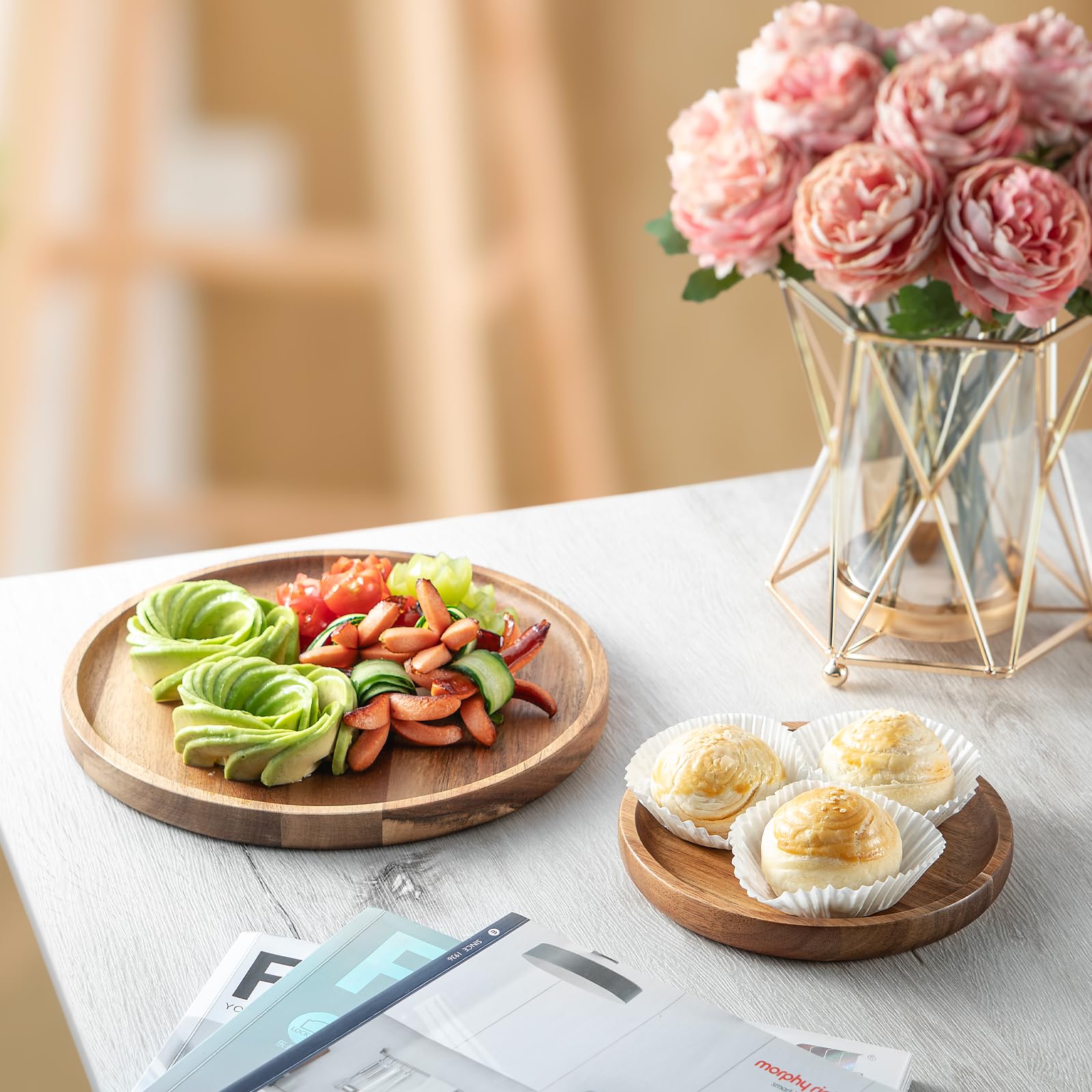 Holztablett Rund,Servierplatte,2er Set,Serviertablett Holz Tablett Schlemmerplatte, Küchentablett Servierplatte Frühstückstablett für Buffets, Picknicks,Couchtisch, Küchen Deko Bett Käse, Party Runden
