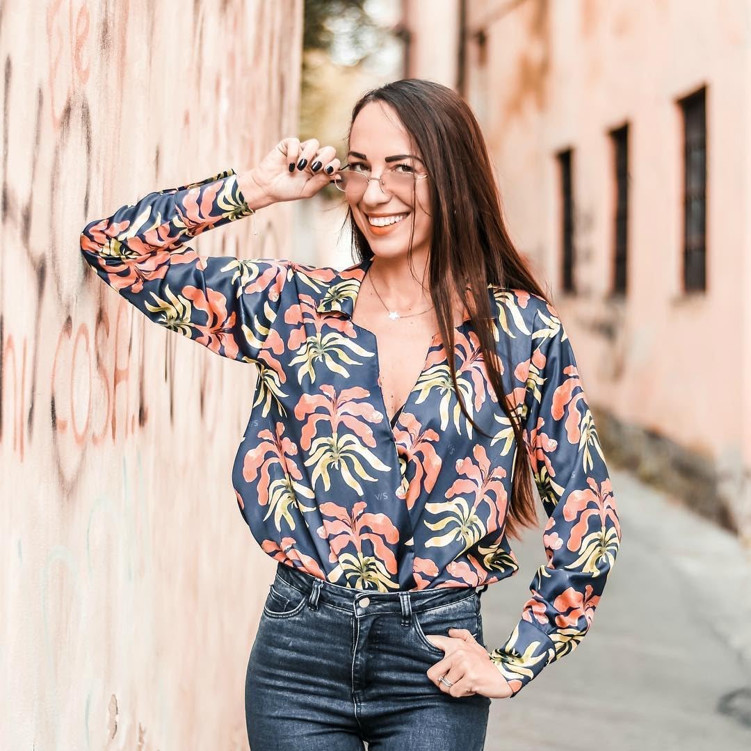 FEISEDY Vintage Small Rectangle Sunglasses Women Men Retro Trendy Square Metal Frame Sun Glasses B2295 - Image 3