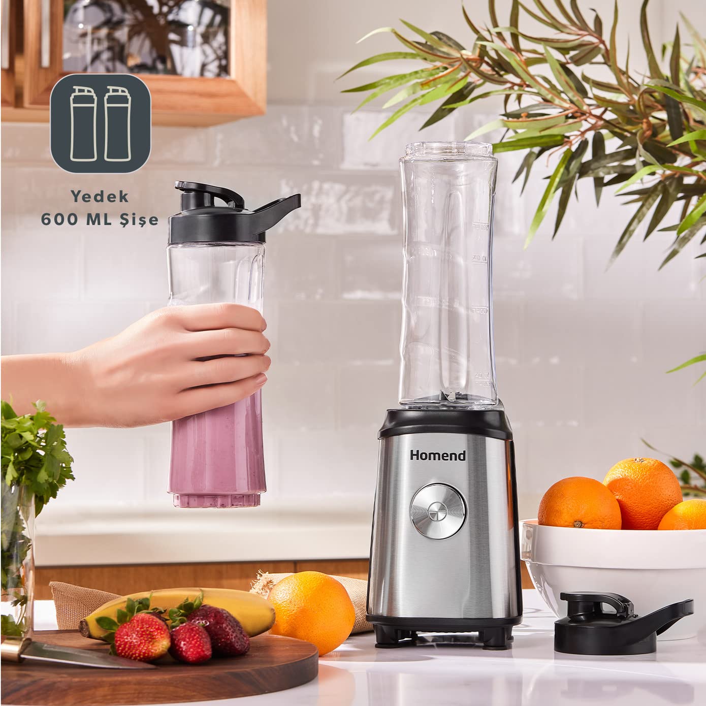 Homend Mixfresh 7010H Personal Blender highlighting the two included 600ml blending bottles.