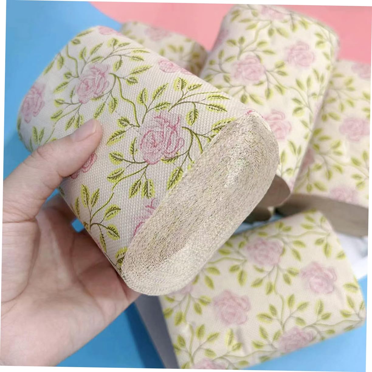 Carta Igienica Morbida e Resistente 10 Pezzi in Bambù con Design Elegante a Rose Motivo Stampato Duraturo, per Uso in Bagno e Tavola per Uso in Bagno e Tavola