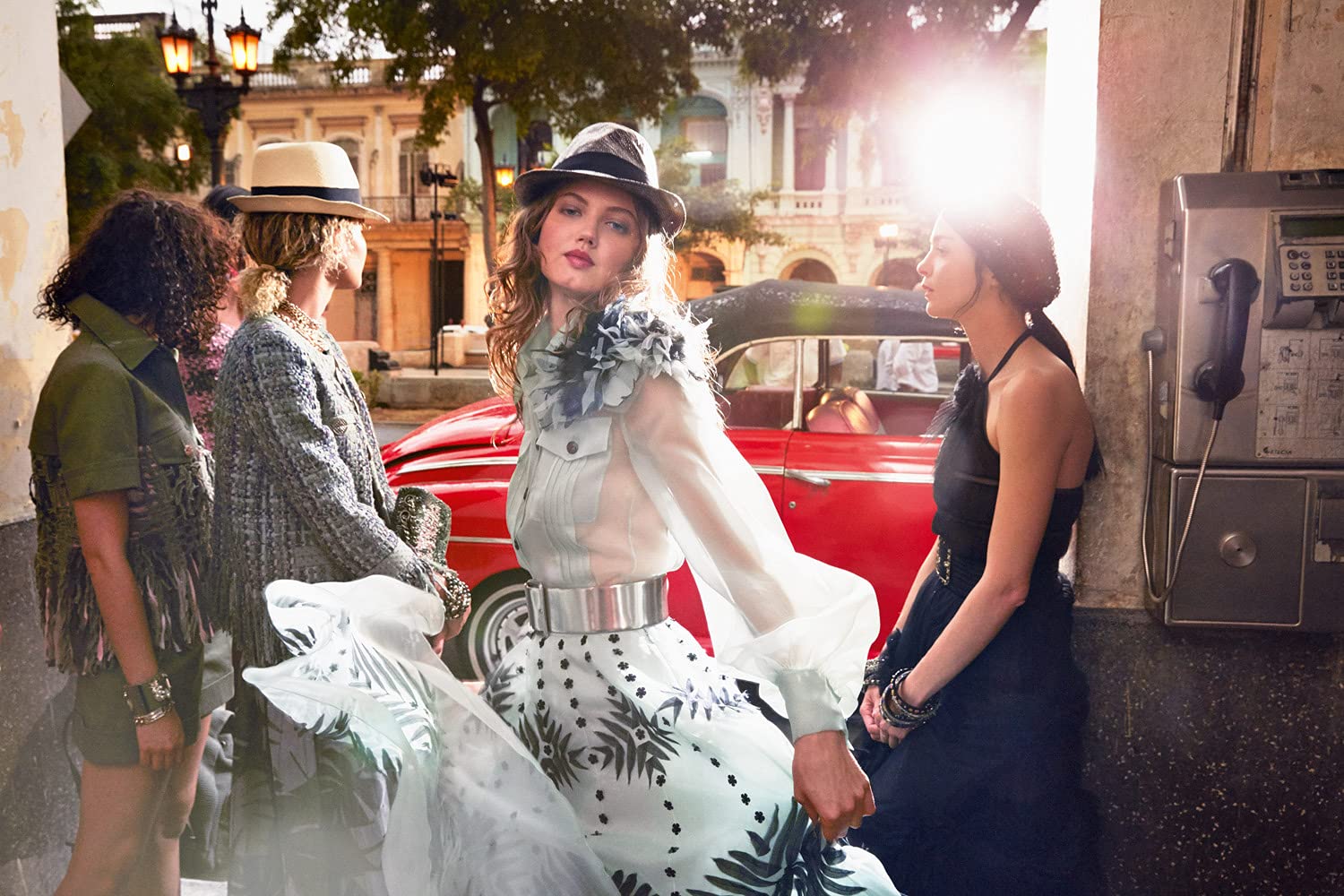 CHANEL – Fittings and Backstage