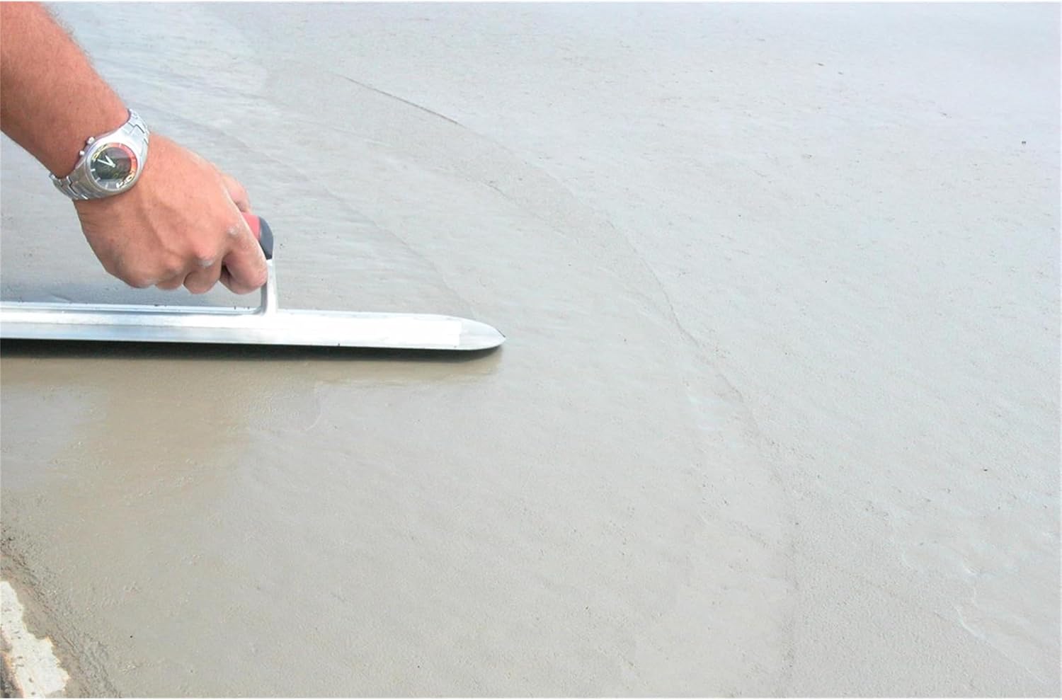 MARSHALLTOWN Fully Rounded Concrete Finishing Trowel, High Carbon Steel Blade, DuraSoft Handle, 18 x 4, Made in the USA, MXS81FRD