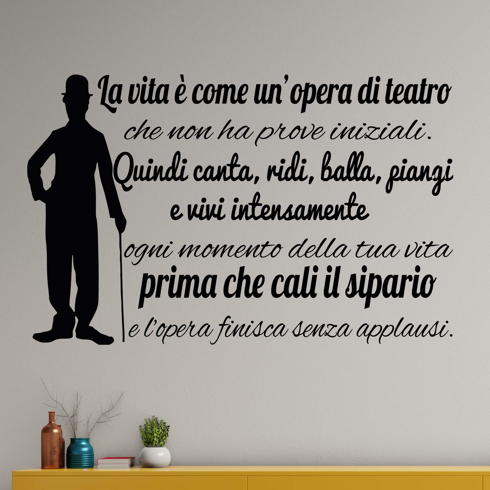 Vinilo pared decorativo, pegatina pared frase en Italiano "LA VITA È COME UN’OPERA DI" adesivi murali frasi in italiano citazione, decorazione da Muro,Wall Stickers, Art Sticker Decal Mural DC-058-IT