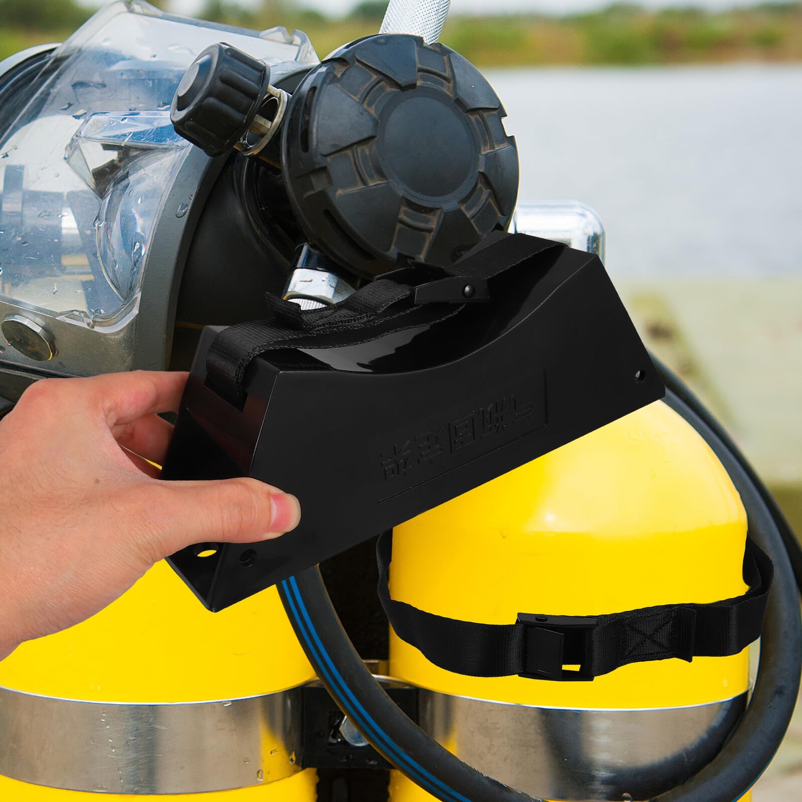 Support de Bouteille de Gaz Mural pour Réservoir Propane 40l Noir | Fixation avec Sangle Réglable, pour Bateaux et Laboratoires, Installation Simple, Maintien Sécurisé