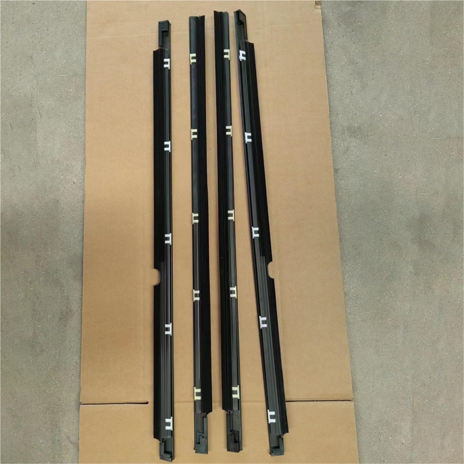 Listwa uszczelniająca do okien Mitsubishi Montero i Pajero (2. generacja, V20, V31, V43, V32, V33, lata produkcji 1989–1999), zewnętrzna uszczelka okienna, taśma uszczelniająca, MB669117