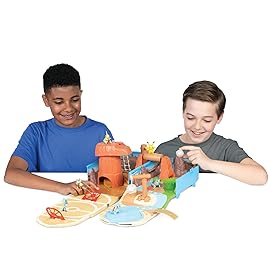 Jazwares Pokmon Carry CASE Battle Desert PLAYSET - Portable Transforming Playset with Action Features and 2-inch Pikachu Battle Figure