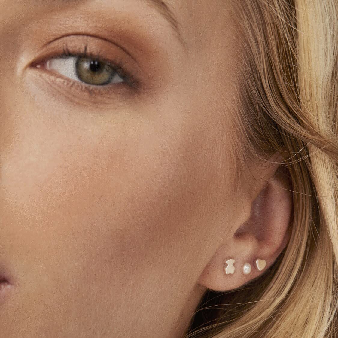 TOUS Pack 4 Pendientes de Plata de Primera Ley para Mujer con Perla Cultivada y Motivos de Oso, Corazón, Estrella y Perla con Cierre de Presión, Elegante y Versátil, Colección Cool Joy