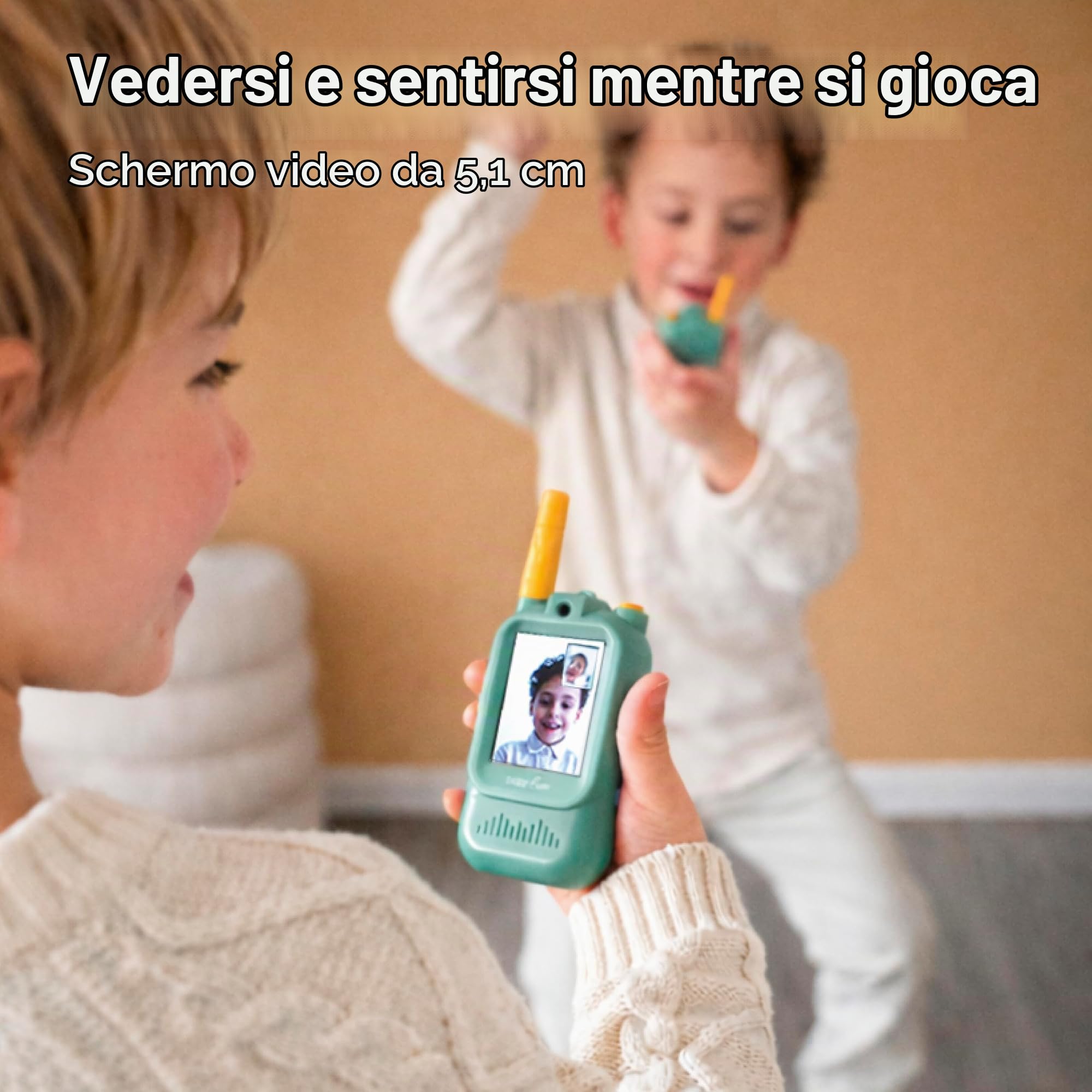 ZAZU Walkie talkie video per bambini con fotocamera, set da 2, portata 300 m, schermo da 2,0", ricaricabile tramite USB, 5 effetti vocali e 16 filtri, radio con video per interni ed esterni (beige)