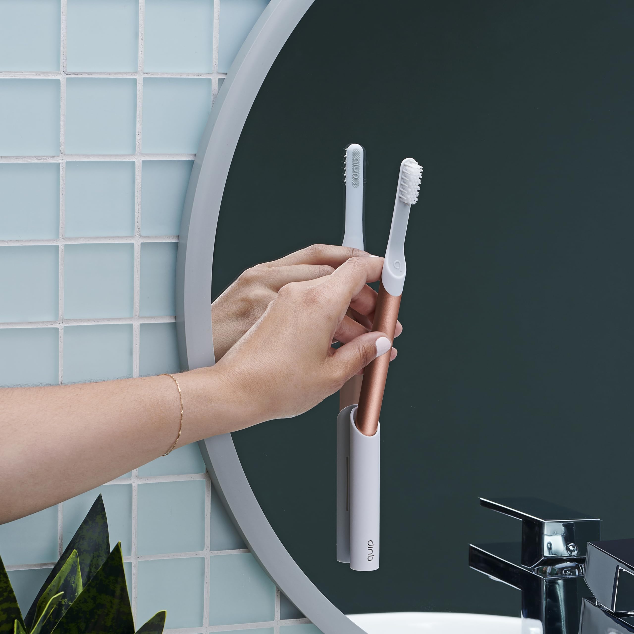 Quip Schallzahnbürste für Erwachsene mit Timer (Kupfer, Medium)