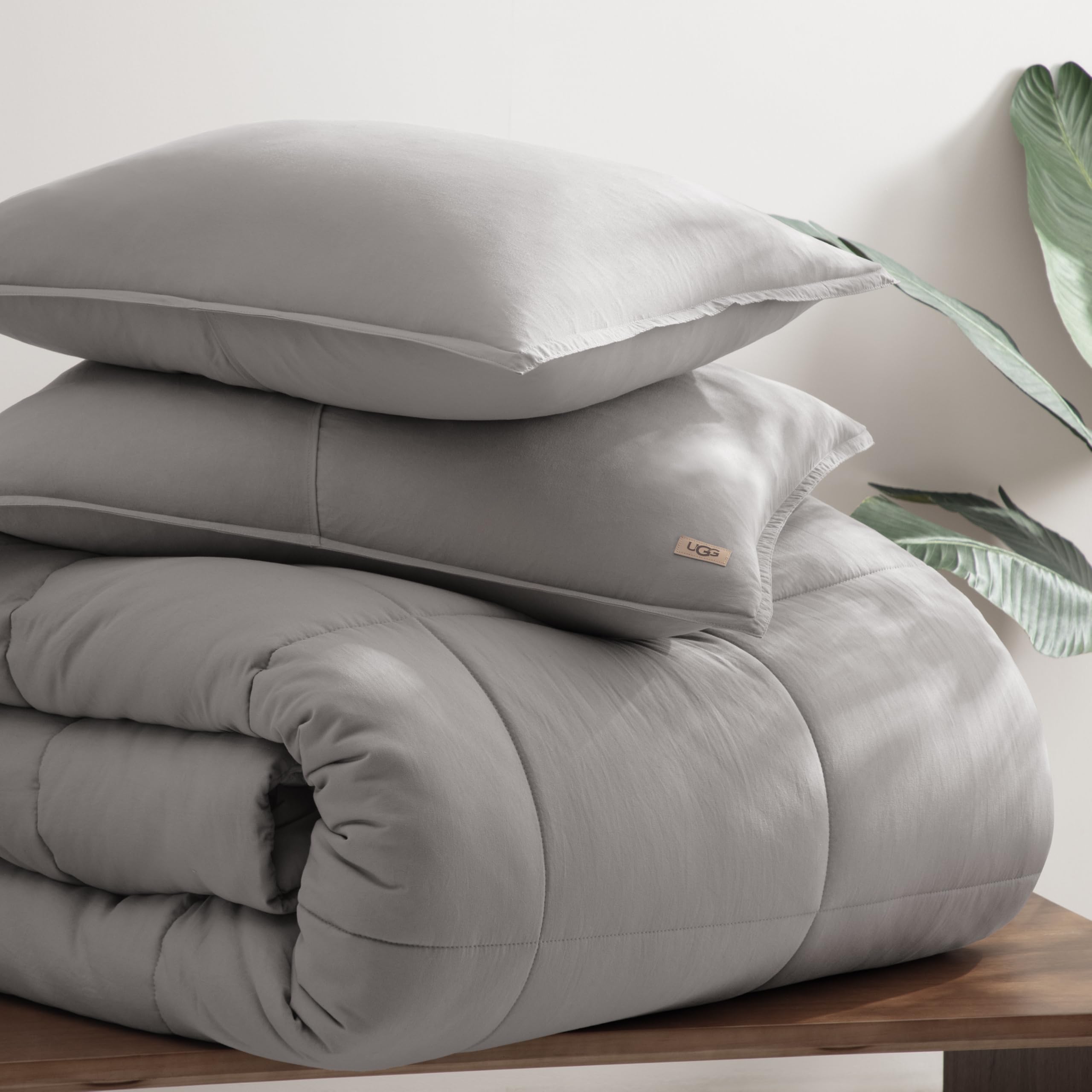 UGG Leonora - Juego de edredón con 2 fundas de almohada, manta ligera de plumón alternativo, reversible, acogedor, cálido, para todas las estaciones, lavable e hipoalergénico, tamaño matrimonial/Queen