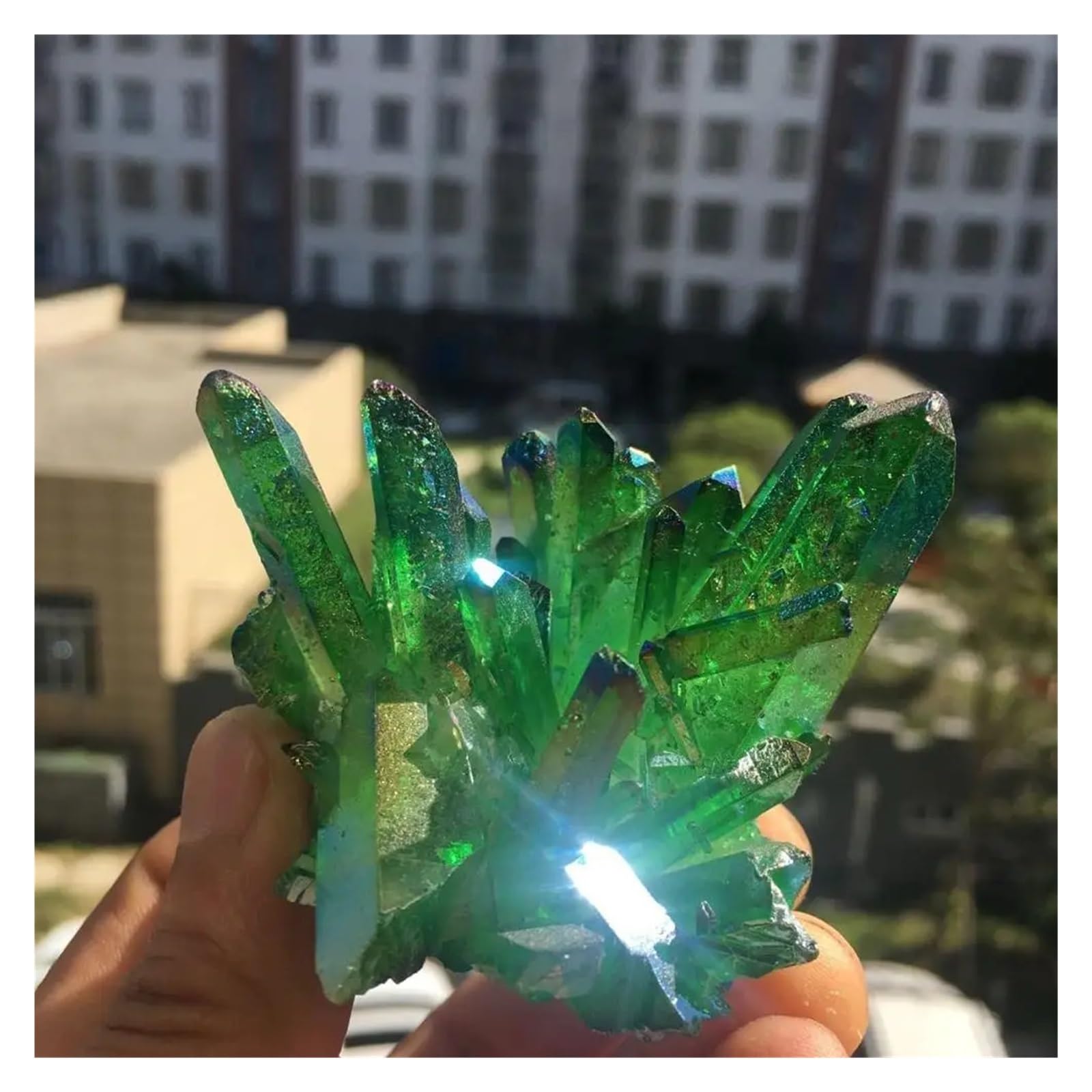 Amas de Cristaux haut de gamme en quartz titane et bismuth aux reflets de halo vert