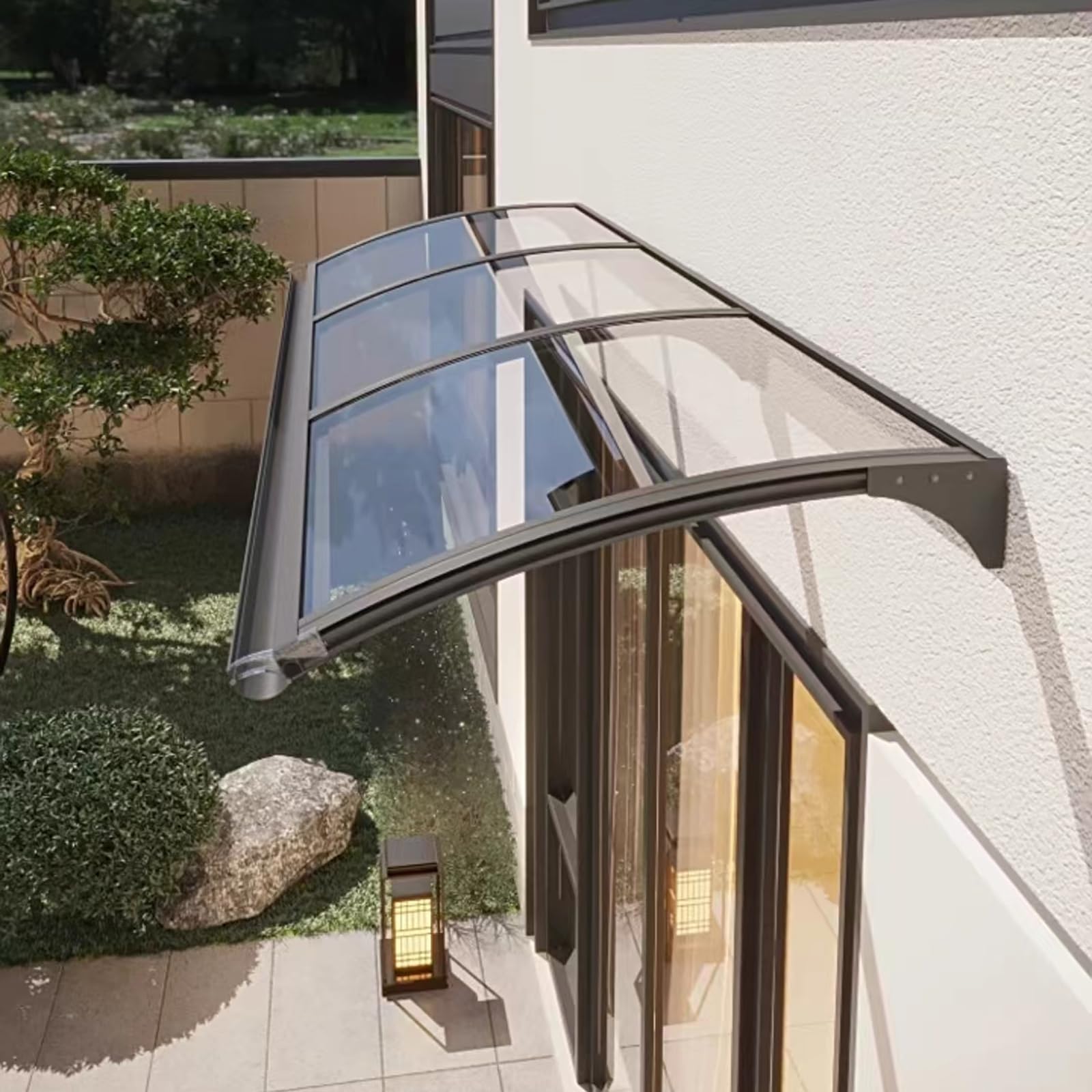 Auvent extérieur de porte d'entrée en polycarbonate pour chercher ses clés à l'abri