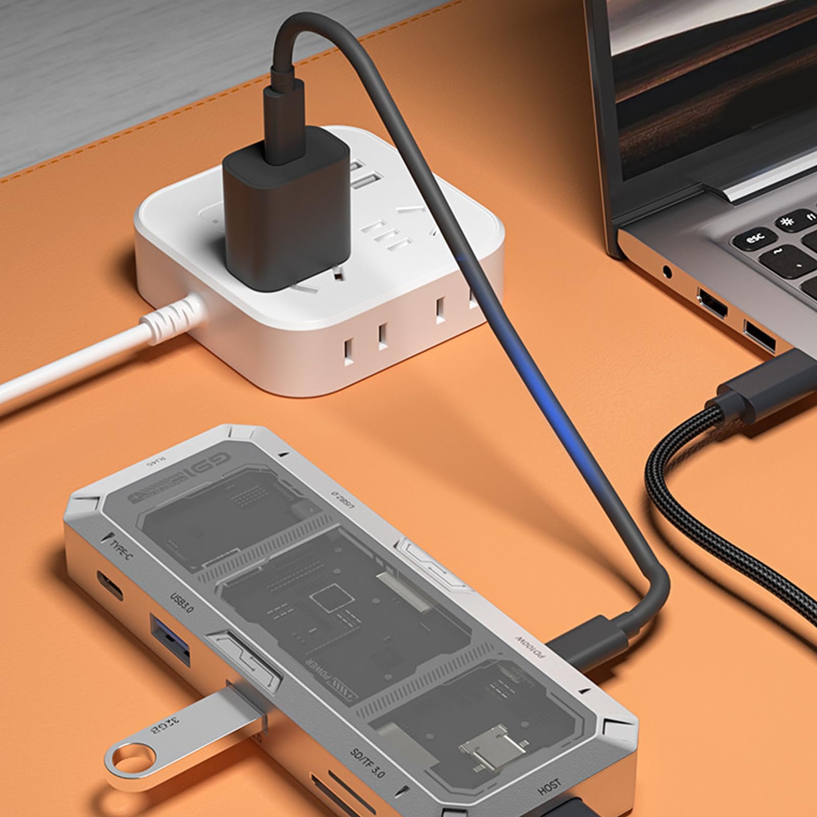 Dock USB C 9 in 1 con corpo in alluminio e pannello in vetro