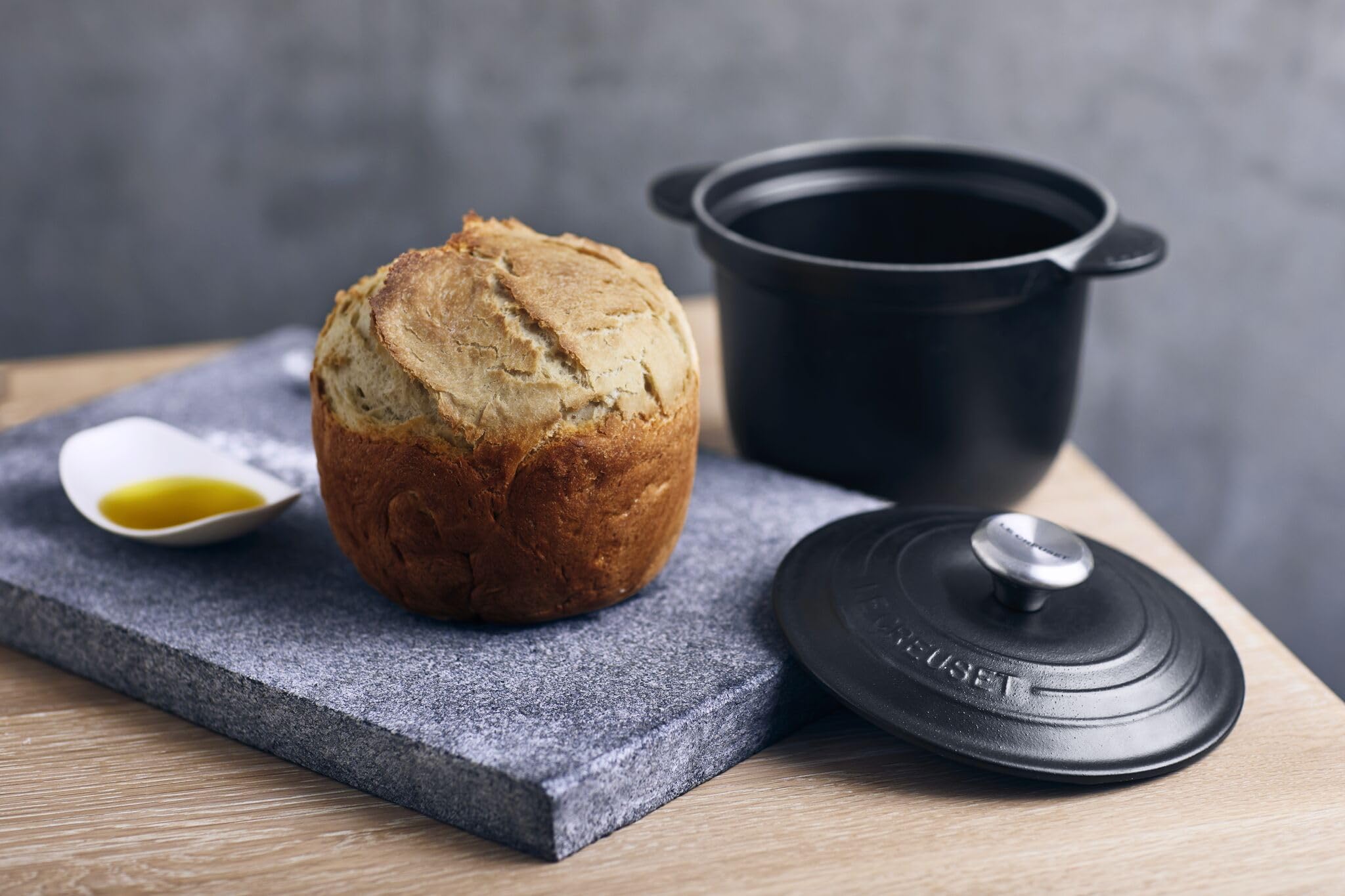 Le Creuset Cocotte Every de hierro fundido con tapa interior de cerámica de gres, 18 cm, 2 litros, Negro Mate, 41110180000460