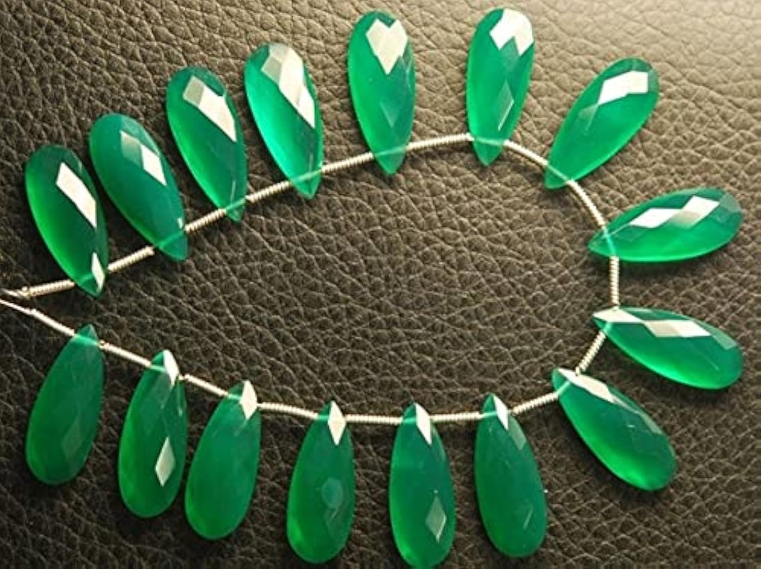 Green Onyx briolettes poire 8x20mm facettées LKBEADS pour la création de bijoux précieux