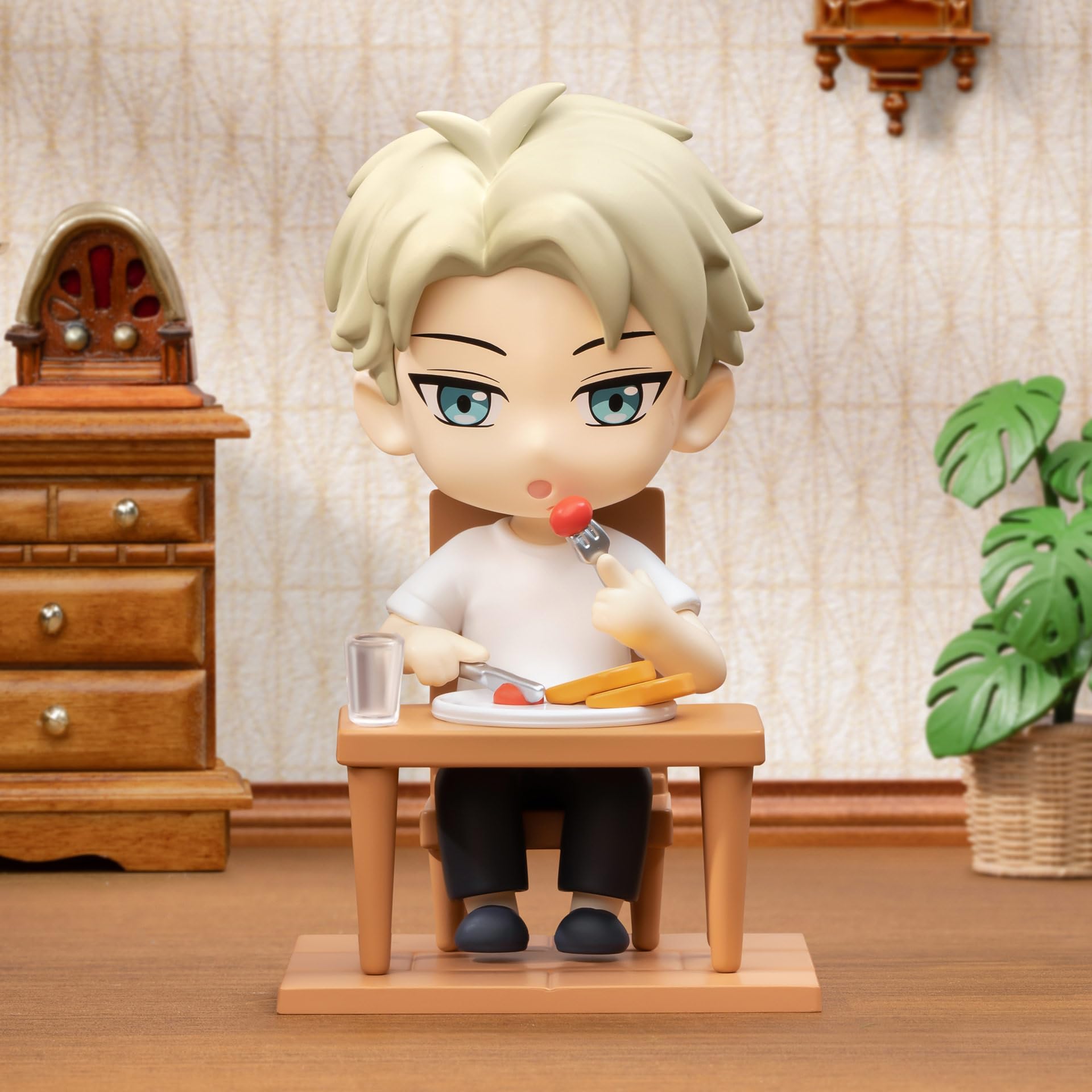 POP MART SPY x Family Daily Life Series Figures, Blind Box Action Figures, Random Design Collectible Toys for Home Decor, Birthday Gifts for Girls Boys Women Men, Single Box - 4