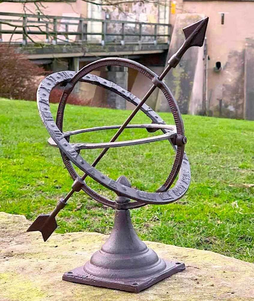 Sonnenuhr auf Standfuß Antik-Stil Gusseisen Braun Gartendeko H 30cm