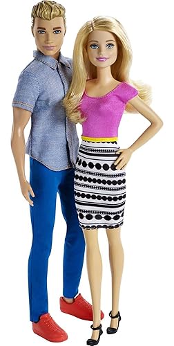 Barbie & Ken Doll Set, 2-Pack de Muñecas de Moda con Ropas Removibles Incluyendo Blusa de Denim y Blusa Rosa (Exclusivo de Amazon)
