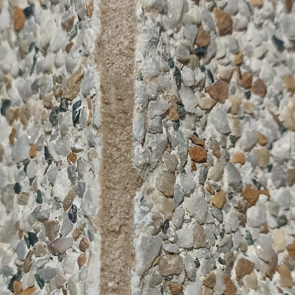 Sopgal Mortero Acrílico con Áridos Elástico 5kg Gris Impermeable Int/Ext. | Sella y protege superficies exteriores frente al agua. Excelente adherencia sobre soportes minerales y cerámicos.