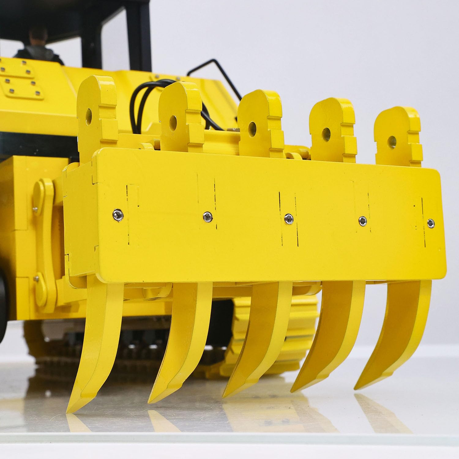 TOUCAN RC HOBBY Metallo 1/12 RC Bulldozer idraulico D155AX RTR Heavy Dozer Modello 7 Way Valve 1.0L Pompa Olio 5 Aratri Radio Master TX15 Batteria Radio