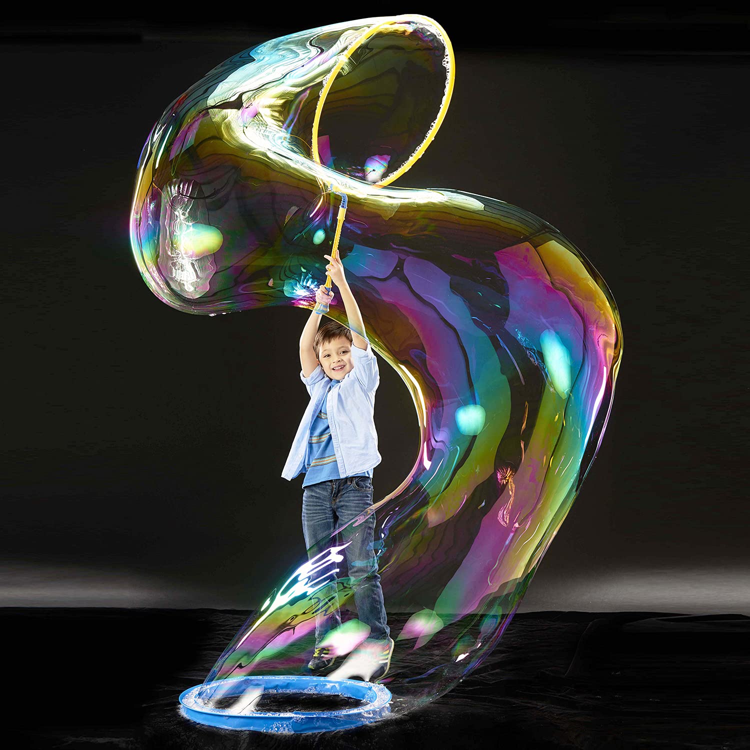 UNCLE BUBBLE Giant Megaloop - Get in The Fun - Colossal Bubbles Encapsulate  The Entire Body  Uncle Bubble Give Your Kids a Good Reason to Leave The  Cellphone and Computer : Toys & Games 