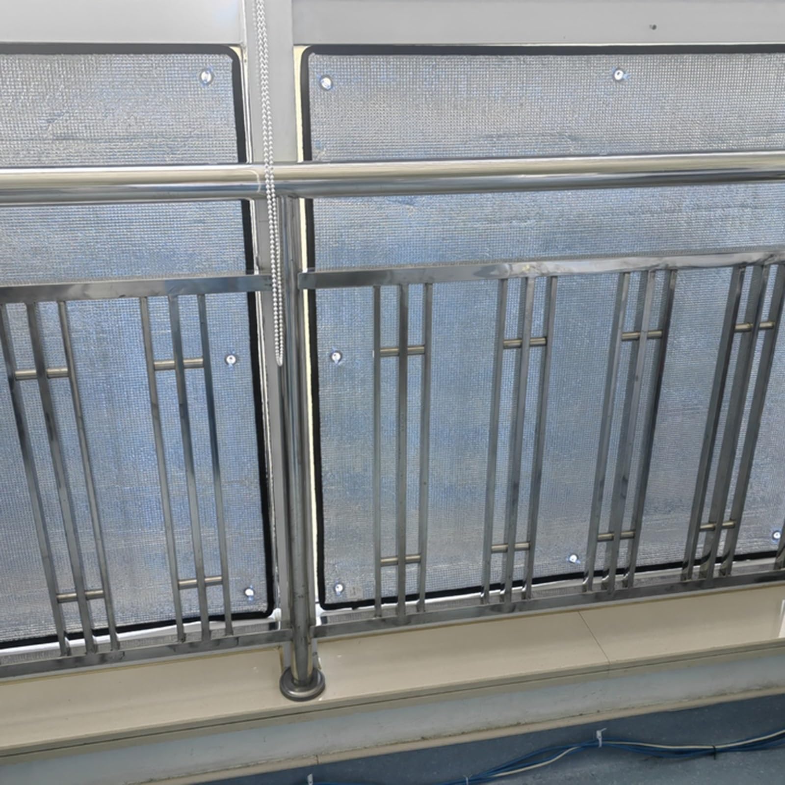 Odblaskowa aluminiowa termoizolacyjna folia okienna, nieprzezroczysta