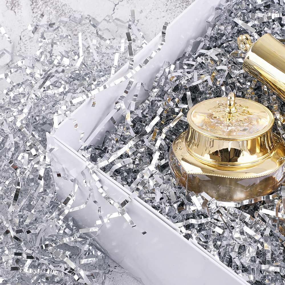 PLINJOY 0,9 kg Knisterschnitt-Papierschnipsel-Füllstoff für Geschenkkorb, geschreddertes Konfetti-Papierbox, Füllung, Osterkorb, Gras (Silber)