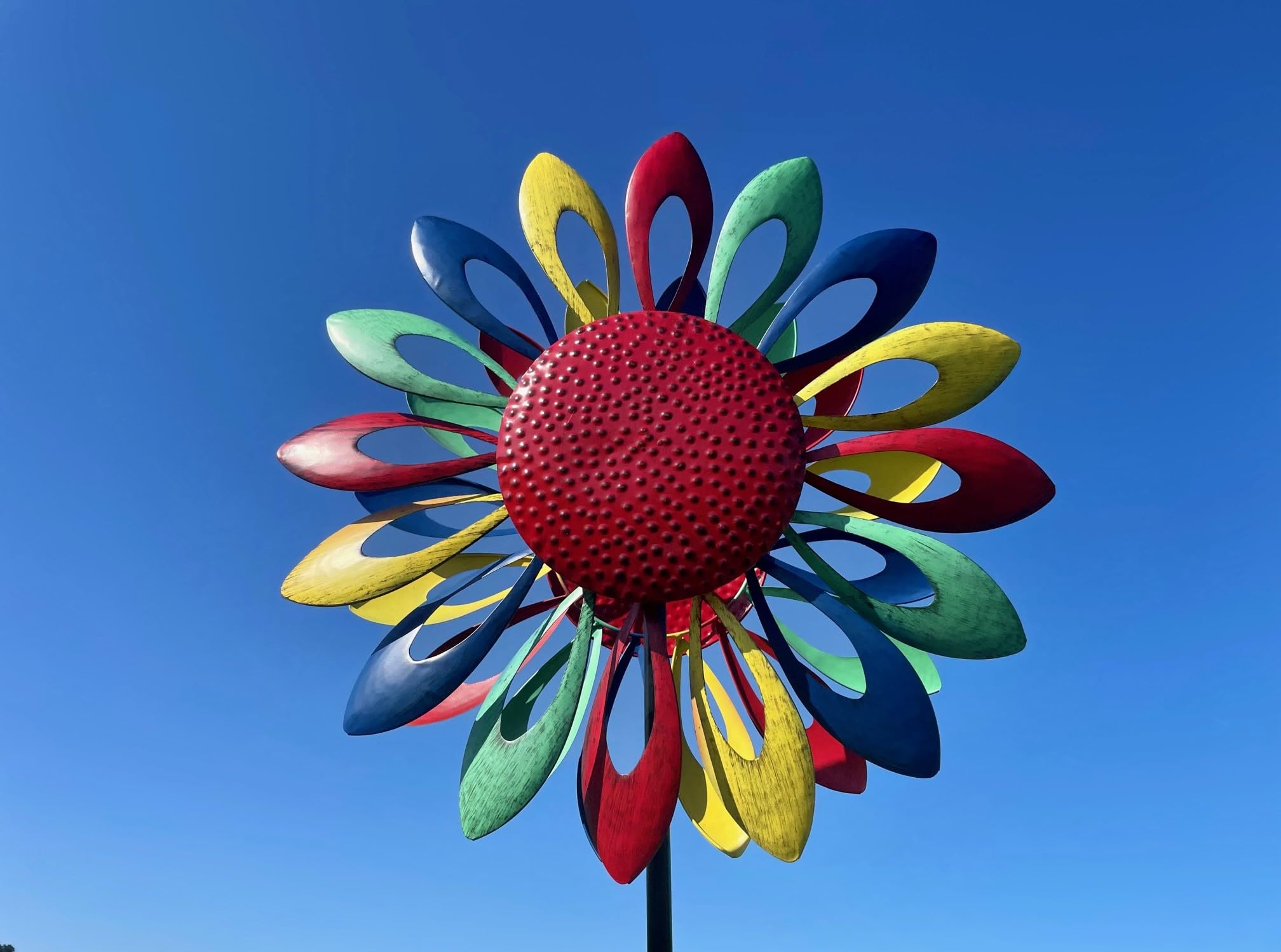 Windrad Windspiel Mehrfarbig aus Metall als Gartenstecker Höhe 183 cm ⌀ 59 cm