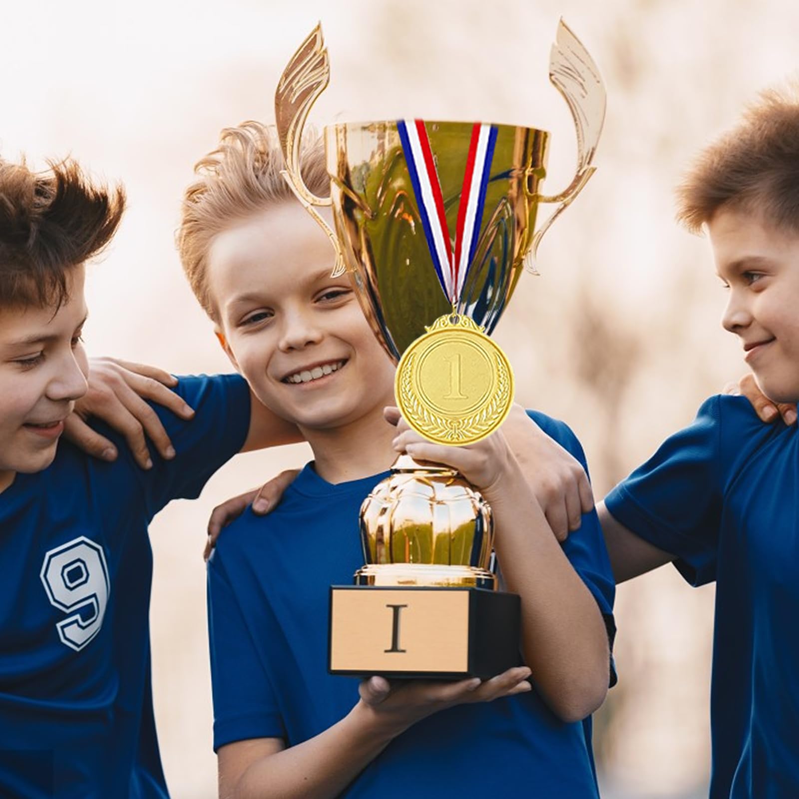 12 Piezas Medallas Niños Medallas de Ganador Medallas para Niños con Cintas Medallas Doradas, Plateadas y Bronce para Fiesta, Día del Deporte Escolar, Competiciones de Juegos