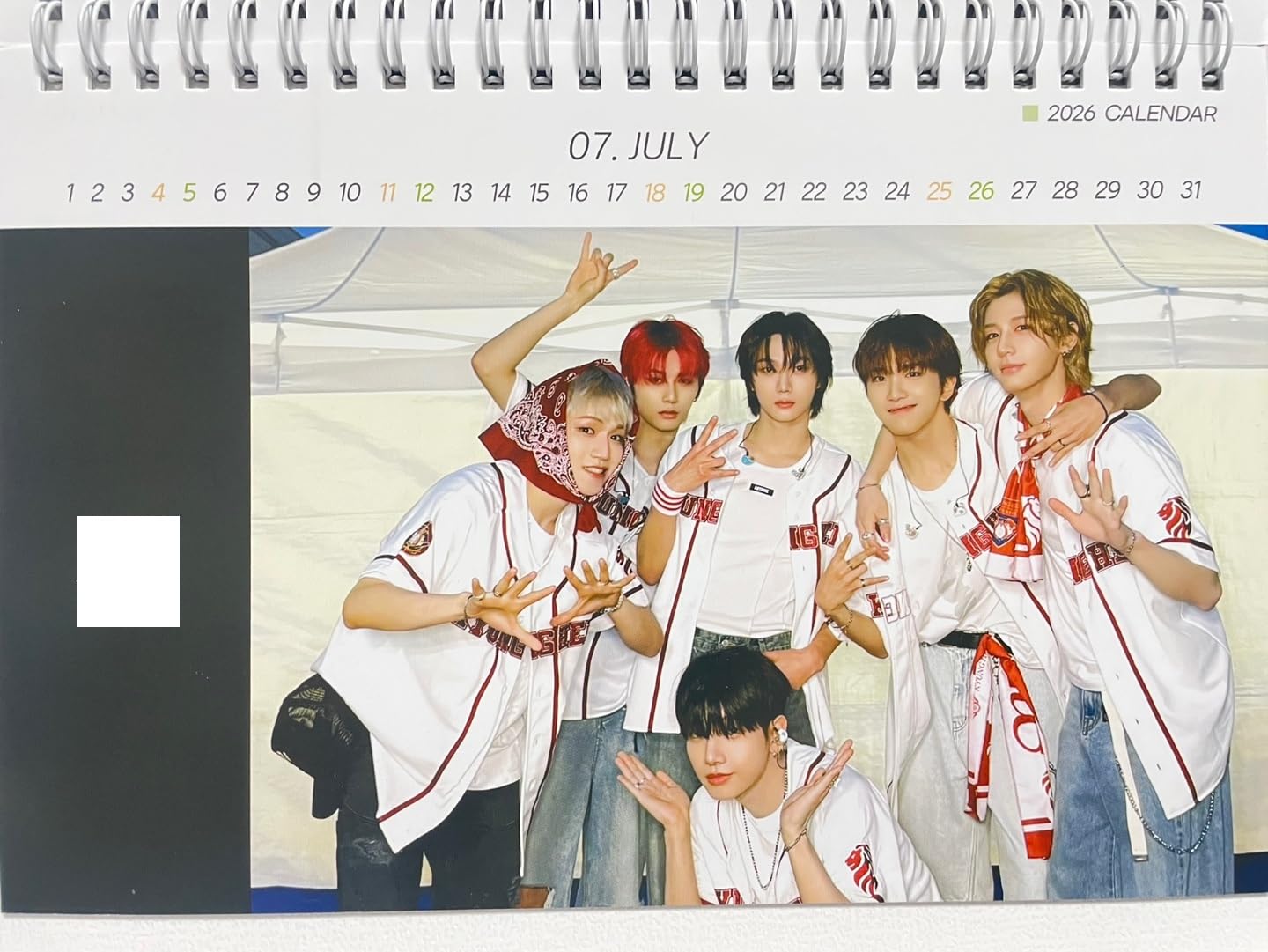 Amazon | zerobaseone グッズ 2026年-2027年 2年分 卓上カレンダー