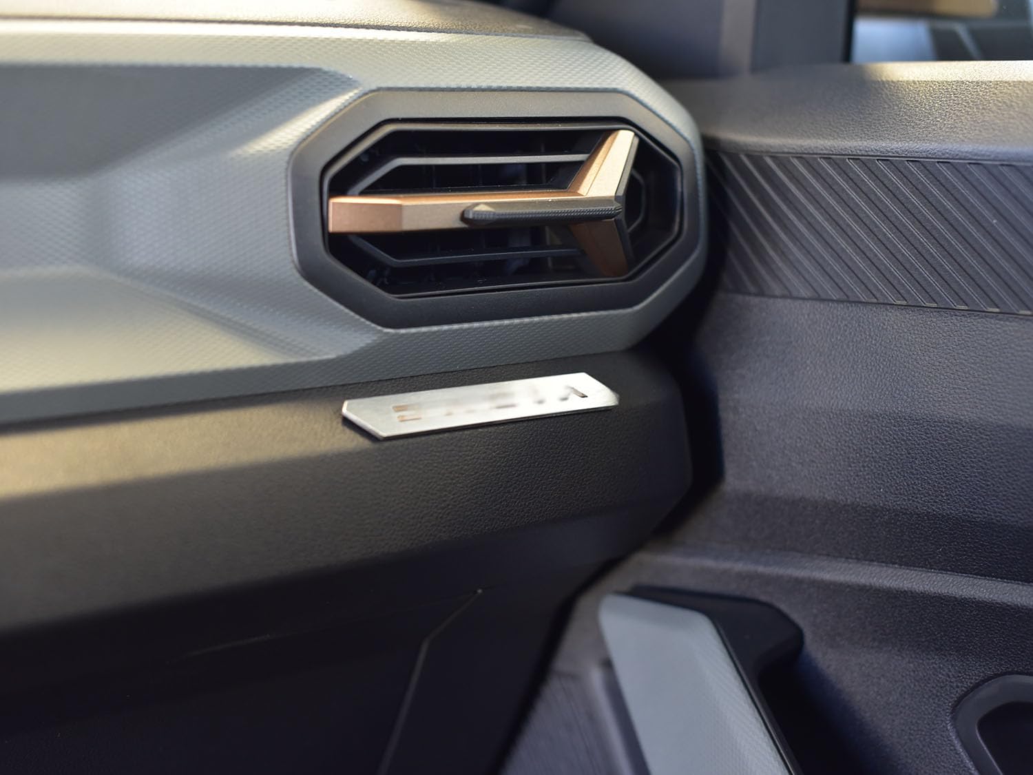 Copertura In Acciaio Per Dacia Duster III 2024+ - Piastra Decorativa In Acciaio Inox (1 Pezzo) - Foto 5