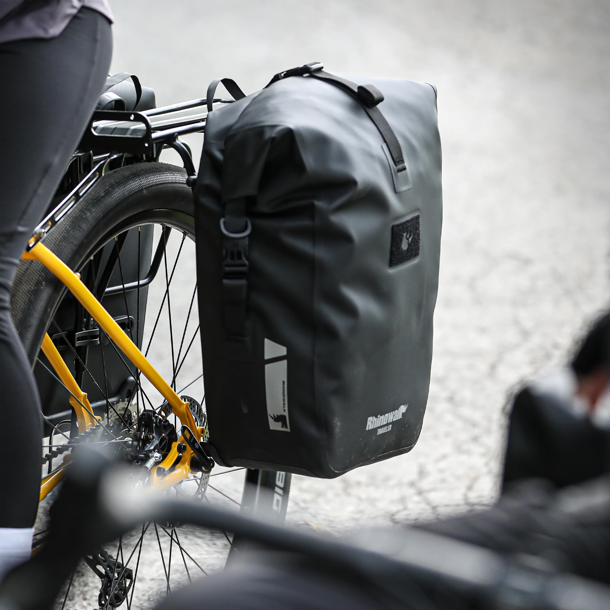 Rhinowalk Fahrradtasche 20L wasserdichte Fahrradtasche Motortasche Rucksack Umhängetasche Laptop-Tasche Reisetasche Professionelles Fahrradzubehör-Schwarz (1PCS)