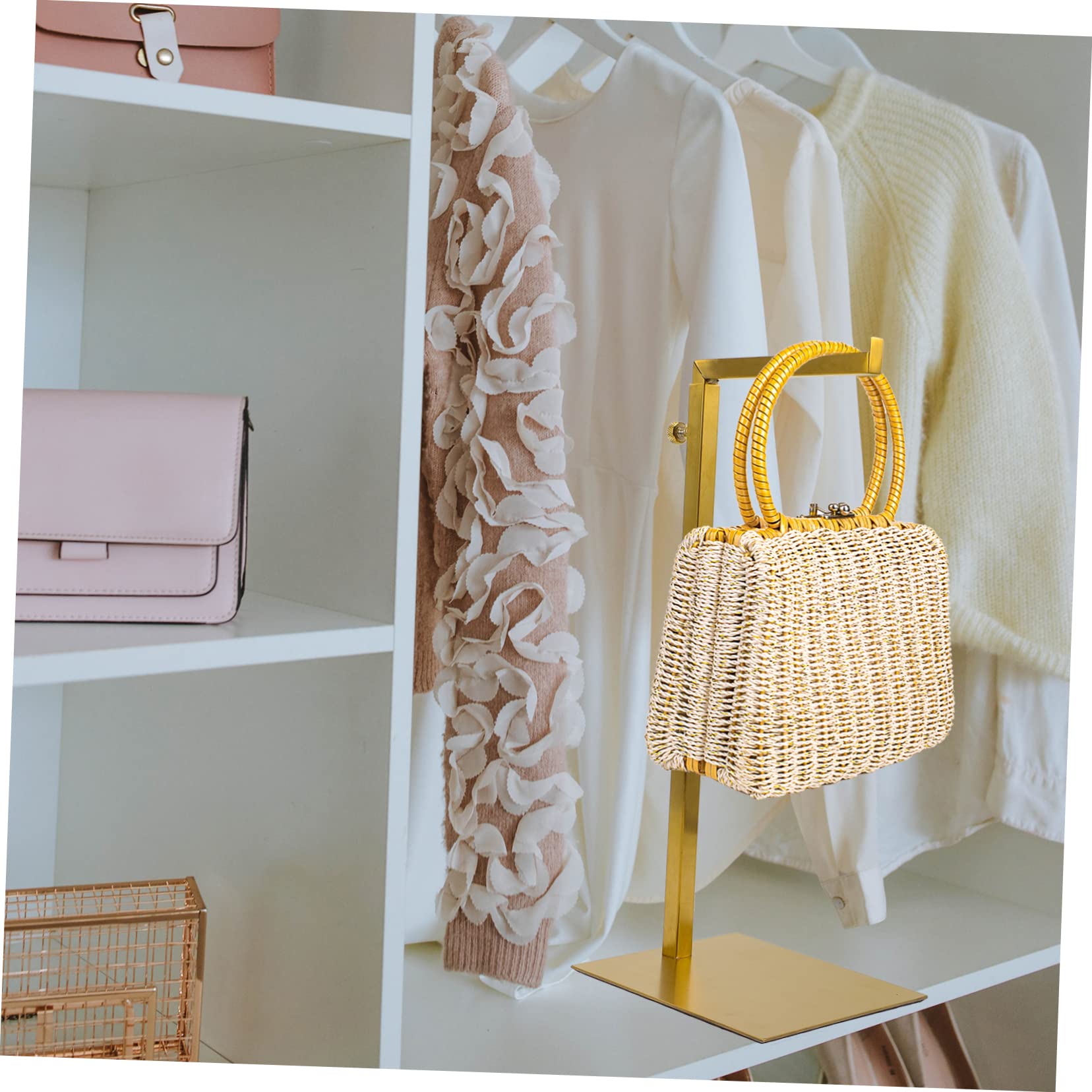 Soporte de exhibición vertical para bolsas y ropa, 4 perchas de metal para bolsos, bolsos, carteras, corbatas y bolsas de mensajero, organizador de armario y estante de almacenamiento
