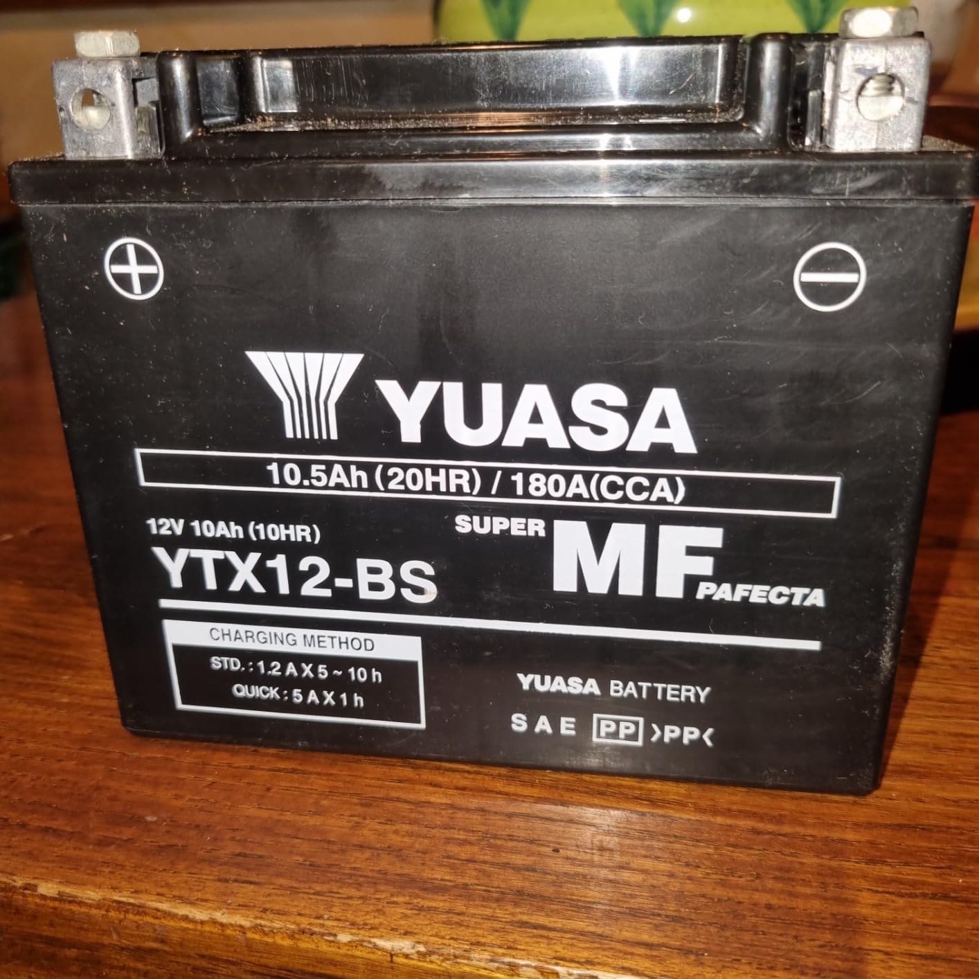 Batteria Yuasa YT12A-BS Senza Manutenzione – Avviamento Potente, Antiscivolo E Resistente Alle Vibrazioni, Per Moto E Powersport