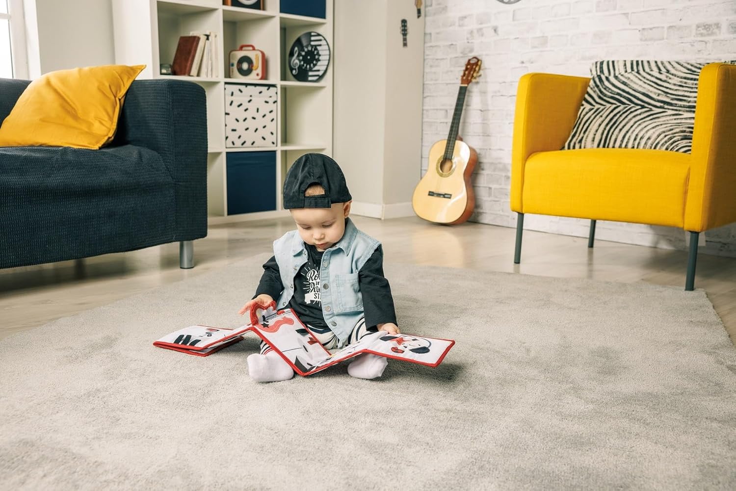 Tiny Love Double Sided First Booklet, Soft Baby Book, 0+ m, Knisper Booklet, Black & White, Double Sided, 6 Activities, Stimulates Senses, Motor Skills & Eyes, Abdominal Toy, Tiny Rockers
