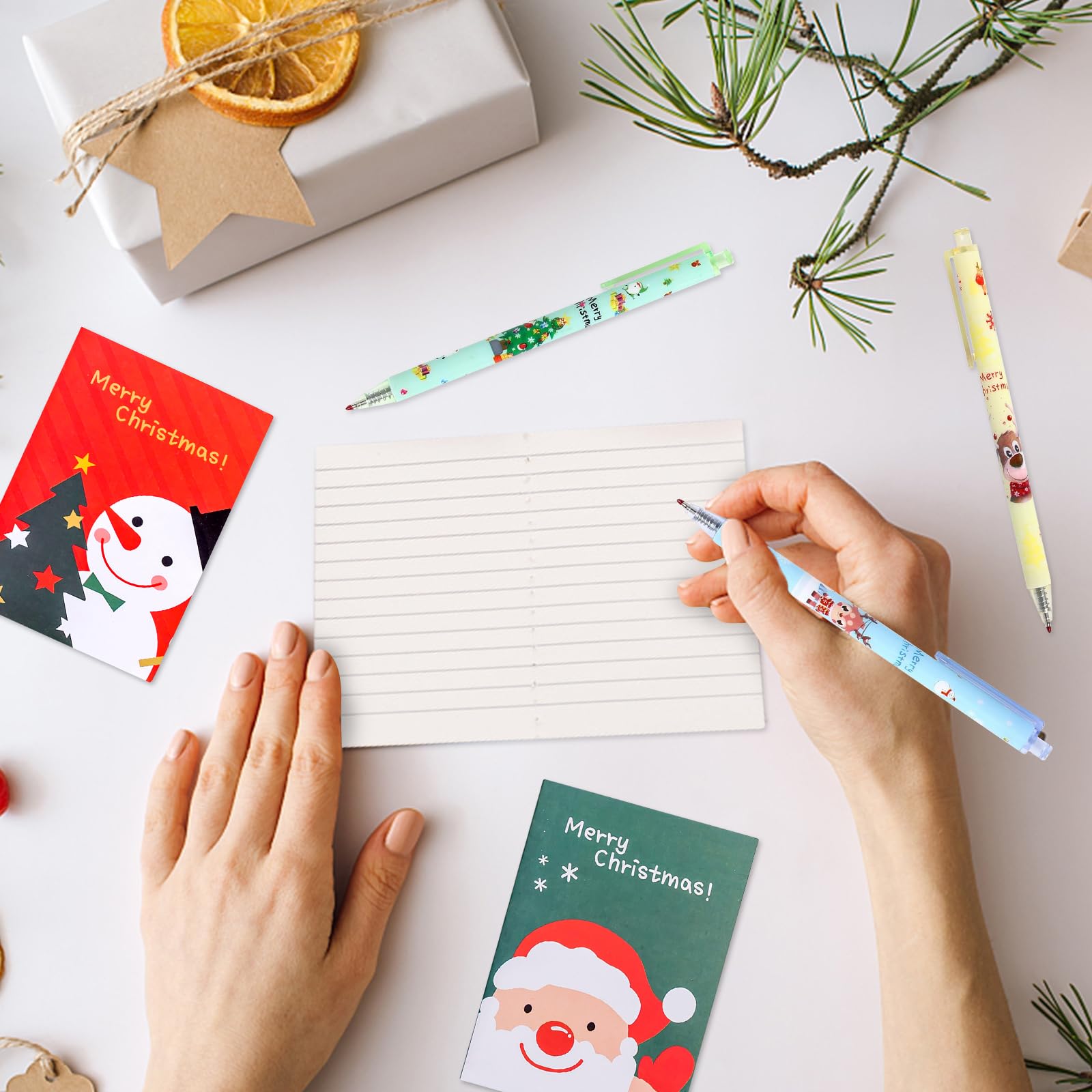 Set Regalo Natale: 12 Penne A Sfera A Tema Cartoon + 12 Mini Blocchi Note 7x7 Cm – Cancelleria Festiva - 2