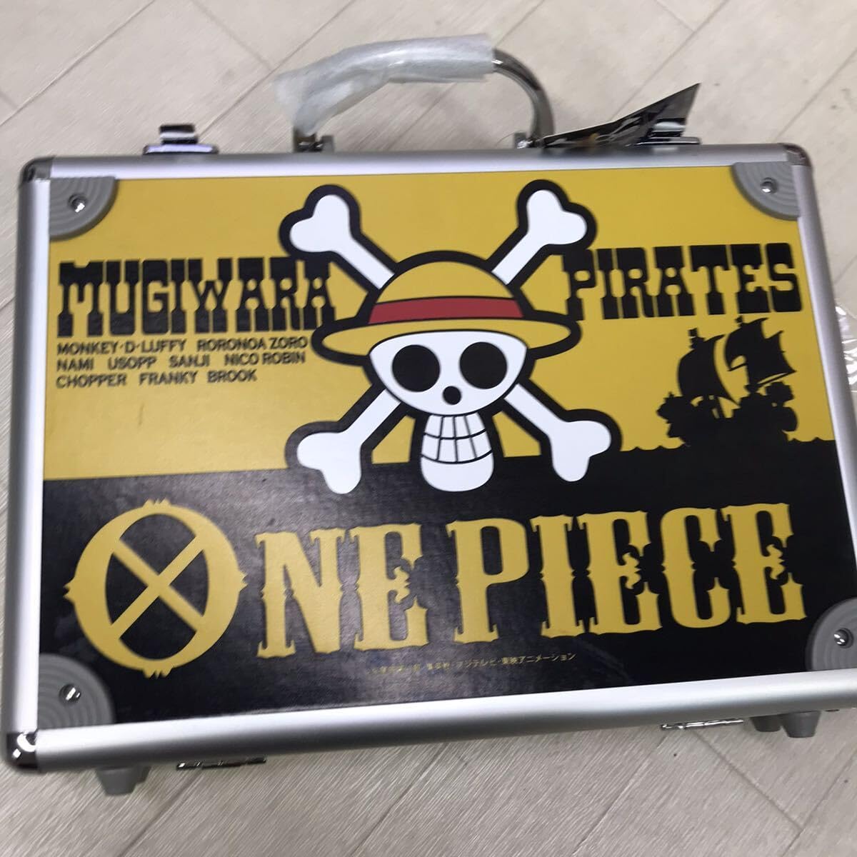 Amazon.co.jp: ワンピース アタッシュケース 2つセット ONE PIECE 黄色
