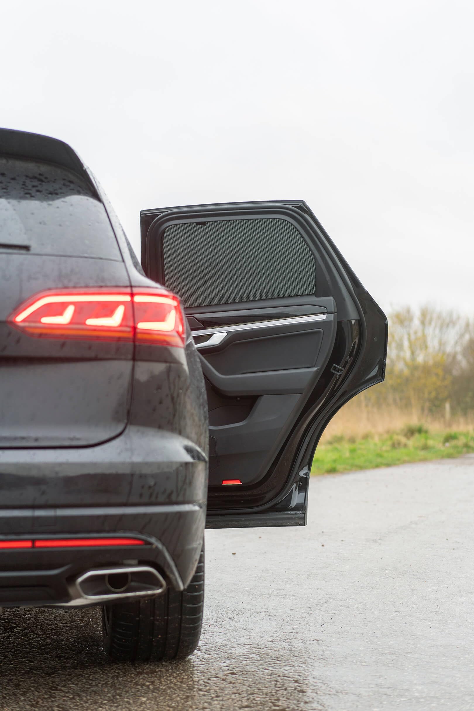 Satz Car Shades (Hintertüren) kompatibel mit Volkswagen Touareg 2018- (2-teilig), Schwarz