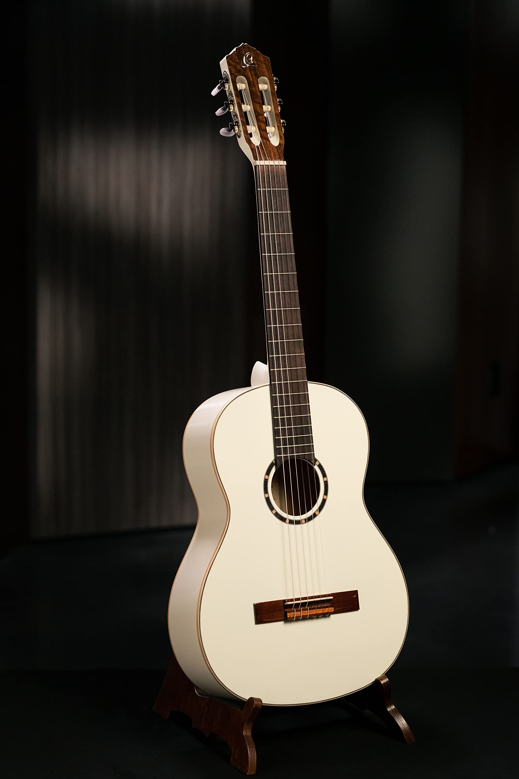 Ortega Guitars Chitarra Concerto Bianca Misura Standard - Serie Family - include Gig Bag - mogano/top in abete (R121WH)