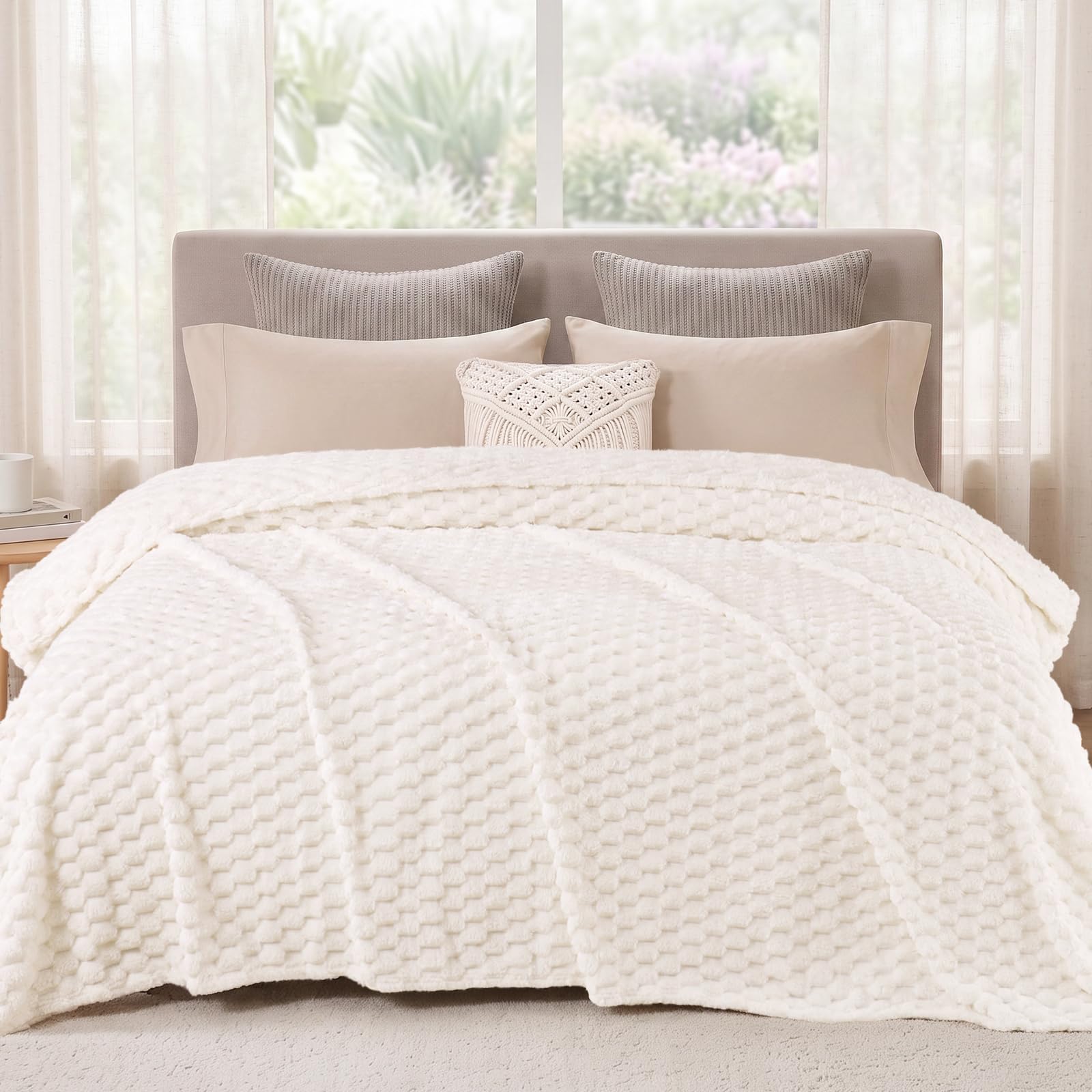 Exclusivo Mezcla 3D Fleece California King Blanket for Bed, Ivory