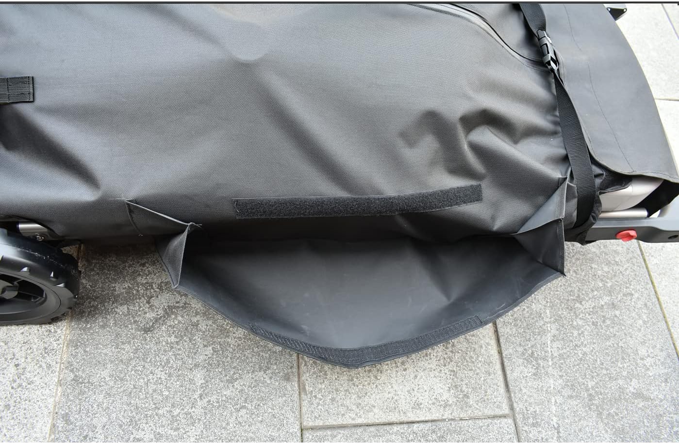 Pokrowiec ochronny na grilla do Weber 9010001 Traveler wytrzymały wodoodporny materiał Oxford 600D przenośny pokrowiec do przechowywania, kompatybilny z Weber 7030 Cargo Protector torba do