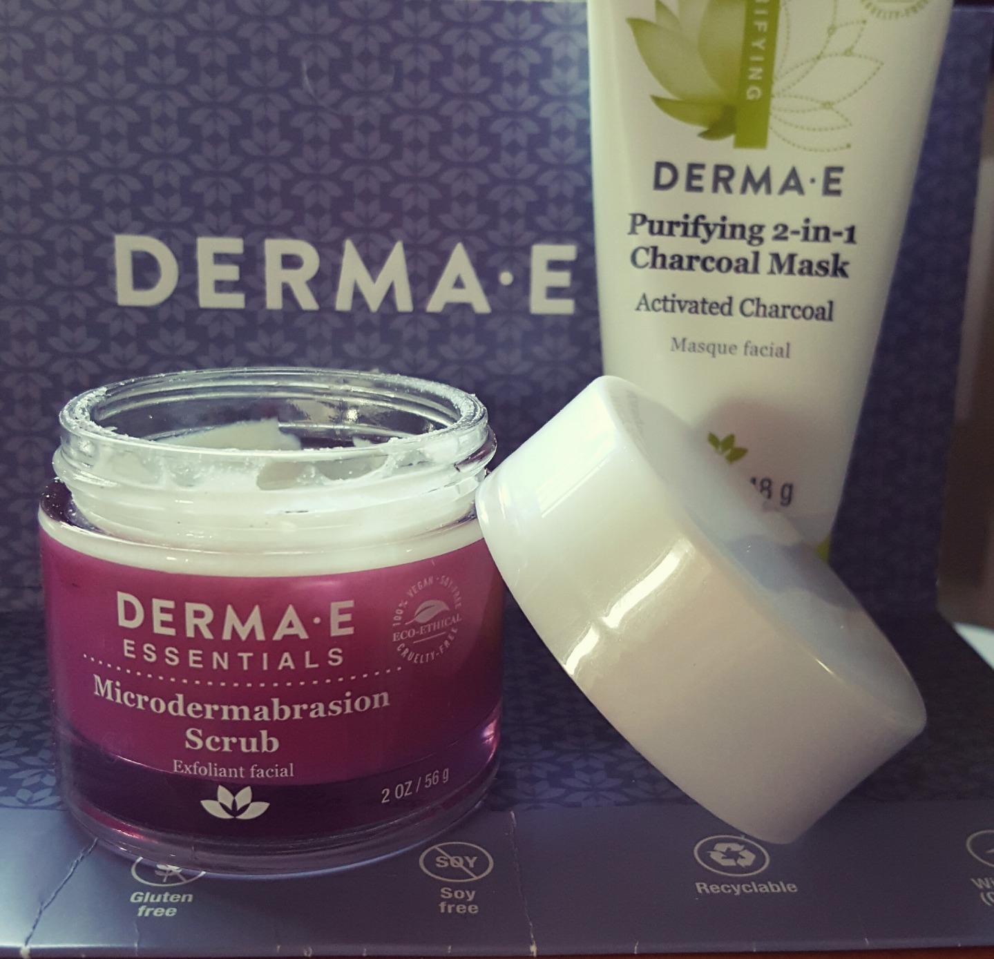 DERMA E Microdermabrasion Scrub with Dead Sea Salt & Citrus Essential Oils – Facial Exfoliating Scrub Smooths, Revitalizes and Renews – Ideal for Scars and Wrinkles, 2oz
