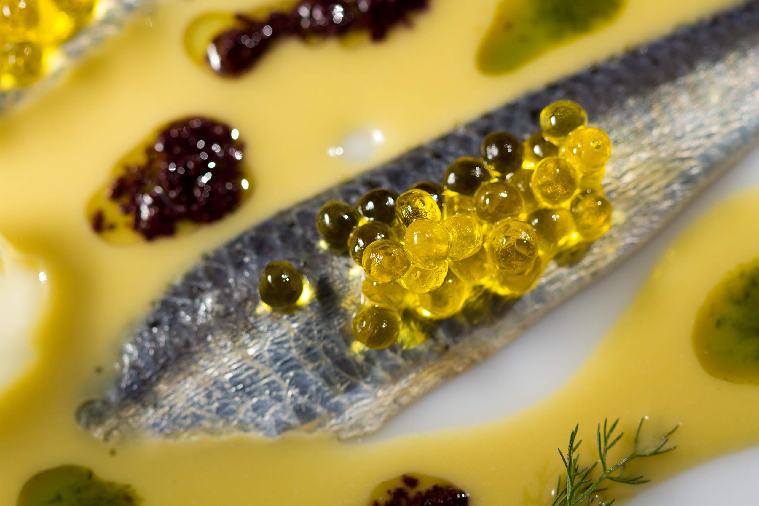 Caviaroli - Encapsulado de Aceite de Oliva Virgen Extra. Perlas de Aceite Gourmet para Aliño o Decoración bote de 200 grs. Perlas de Aceite de Oliva virgen Arbequina. Perlas de oliva de cristal 200 gr