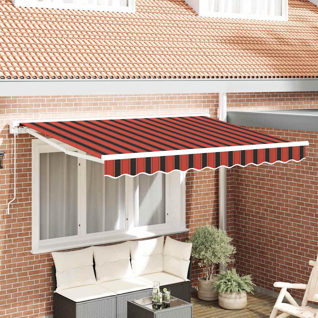 Auvent de terrasse orange et noir motorisé pour créer une zone d'ombre dans le jardin