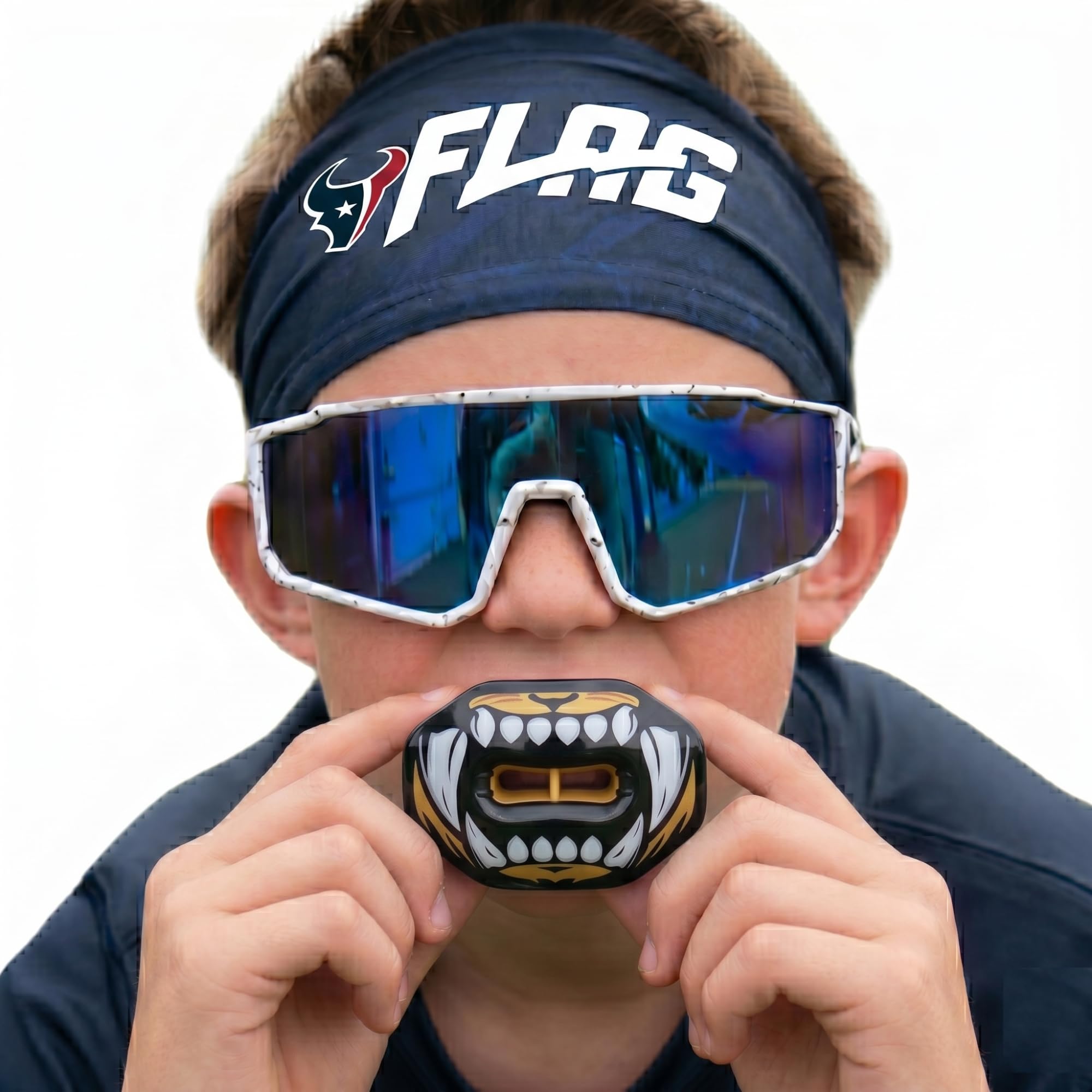 Oral Mart Fußball Mundschutz (Tiger Bite) – Flagge Fußball Lippenschutz Mundstück – Pee-Wee Mundschutz Schnullerschutz mit abnehmbarem Gurt