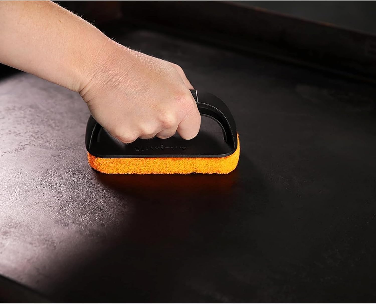 Blackstone Griddle Accessories Kit, Griddle Seasoning, Grill Gloves, Griddle Spatula, Griddle Scraper, Squeeze bottles, Apron, Basting Cover image 5