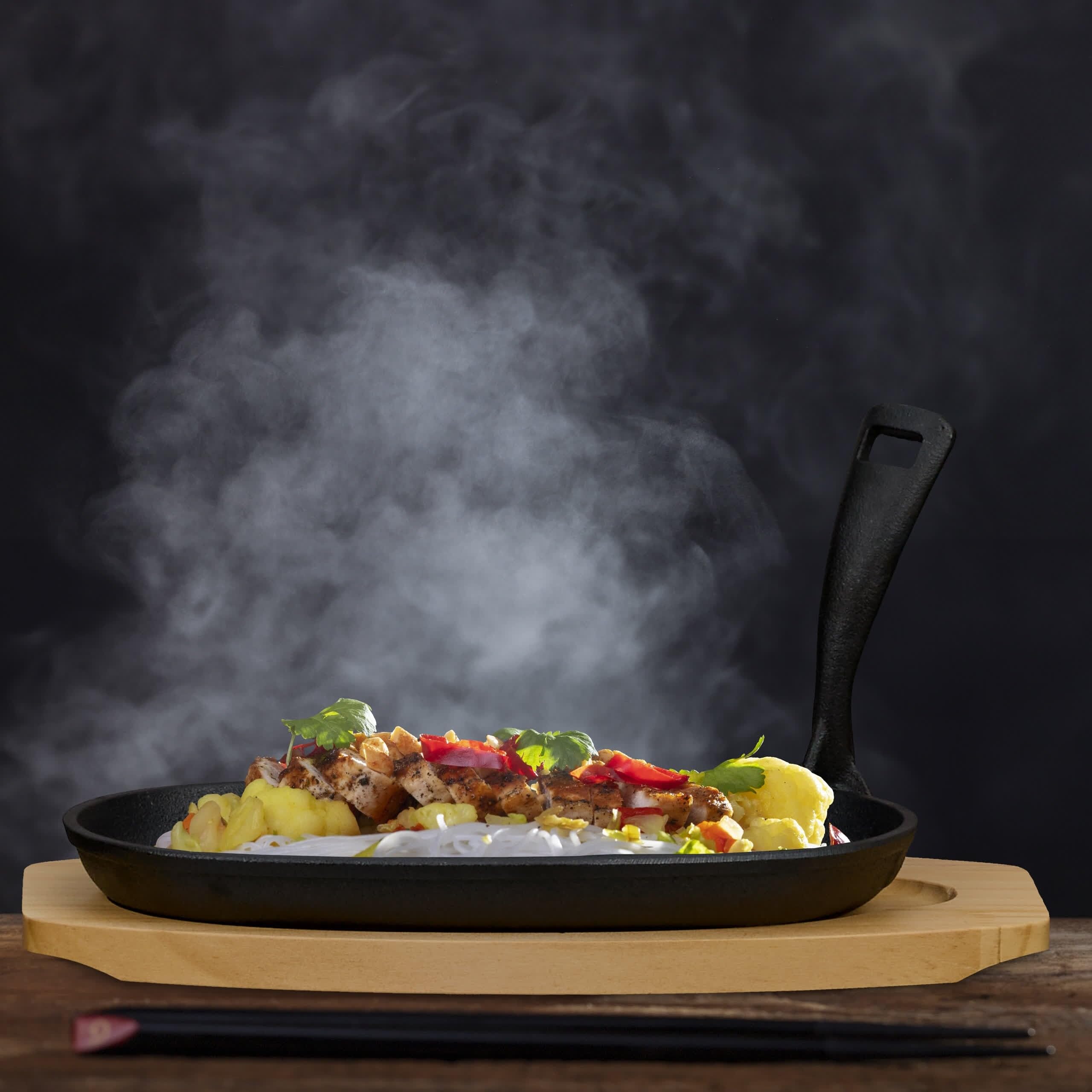 Relaxdays 2 Padelle Ghisa con Sottopentola in Legno, Piastra da Fornello a Gas o Elettrico, Bistecchiera, Nero Naturale
