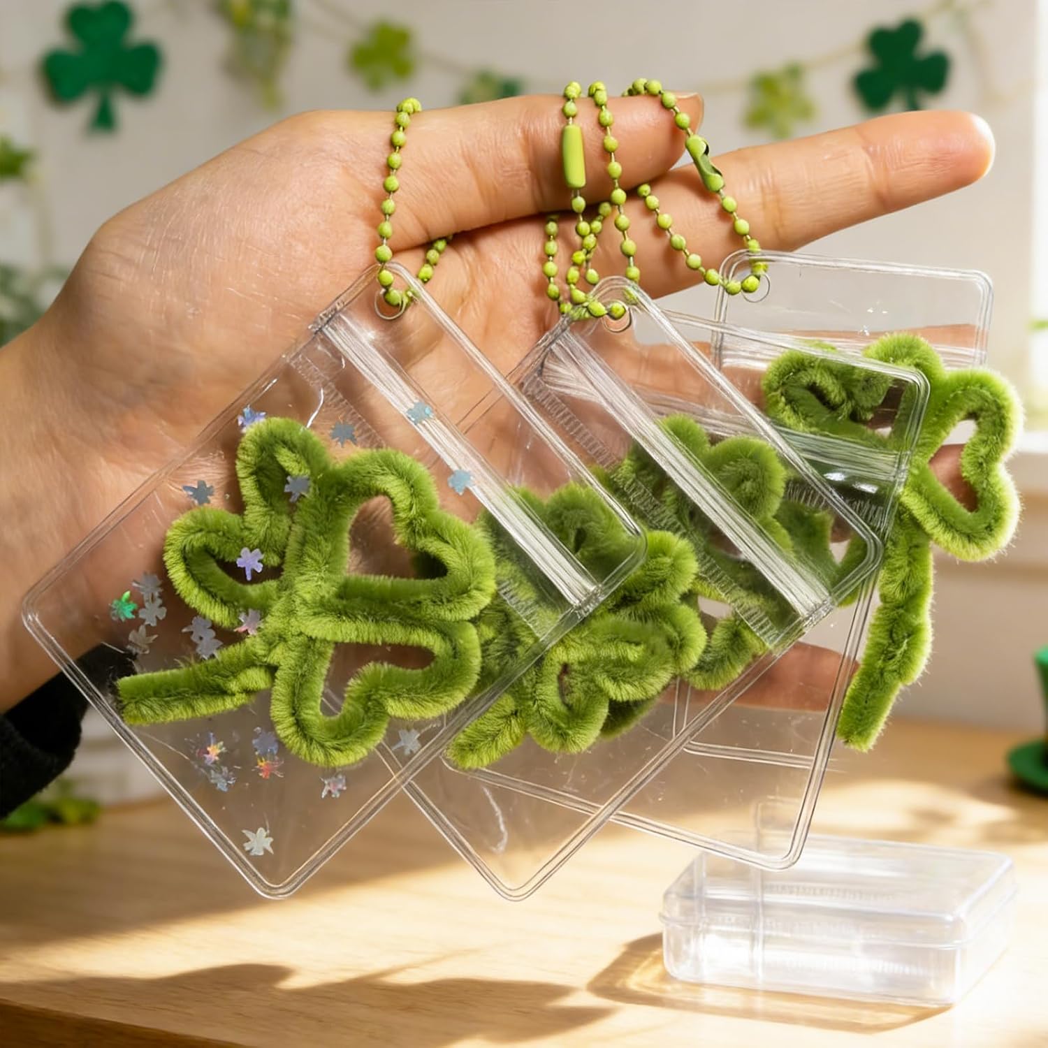 Clover Pipe Cleaner DIY Kit, Makes 10 Complete Lucky Crafts with PVC Clear Bags & Hanging Keychain & Silver Glitter, for Gift & Decoration St. Patrick's Day Supplies