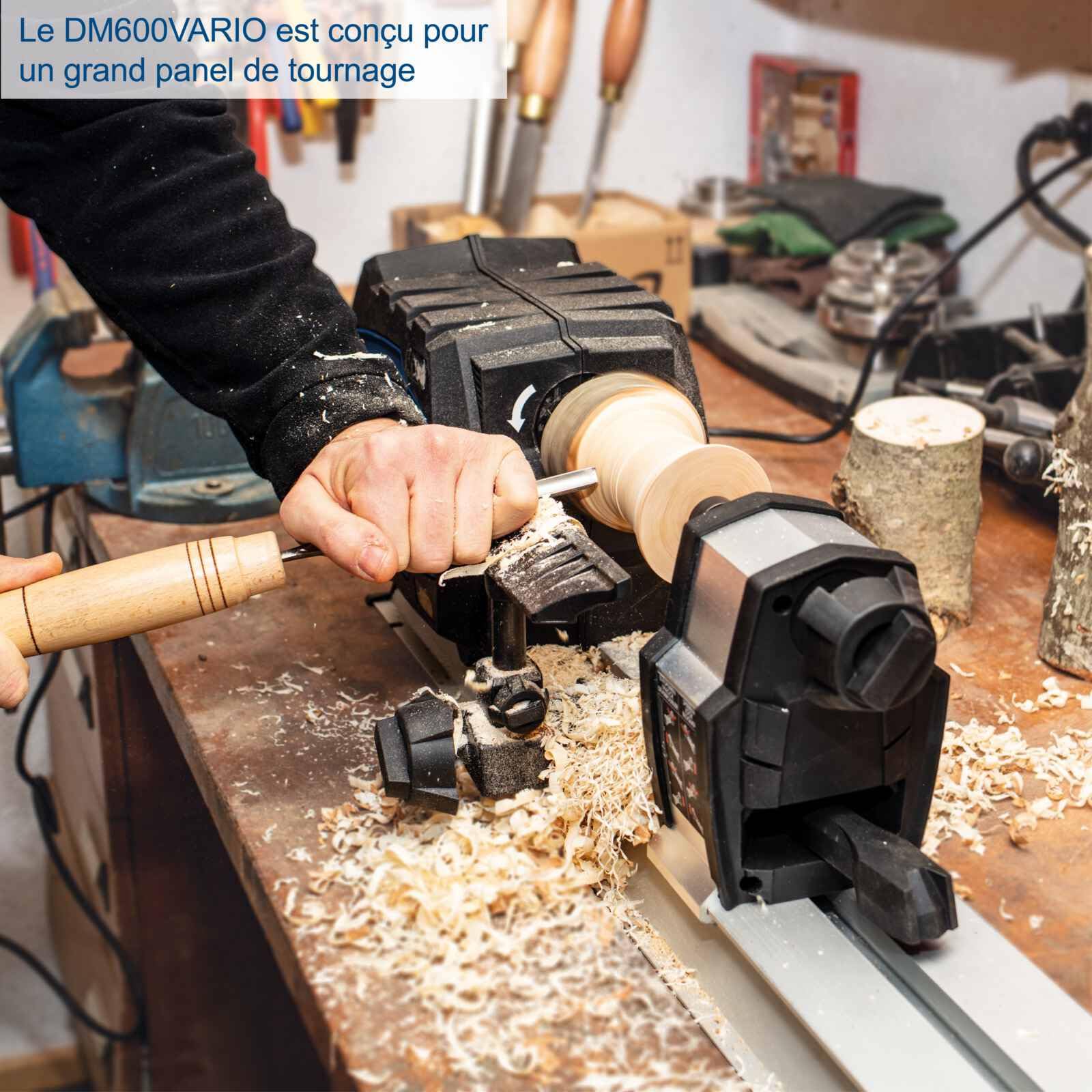 Scheppach Tour à Bois DM600VARIO | 550W | Vitesse réglable | Vitesse variable de 800 à 3000 min-1 | Poupée fixe avec filetage M18 | Pièce à usiner max. 60 x 25cm | Support et maintien