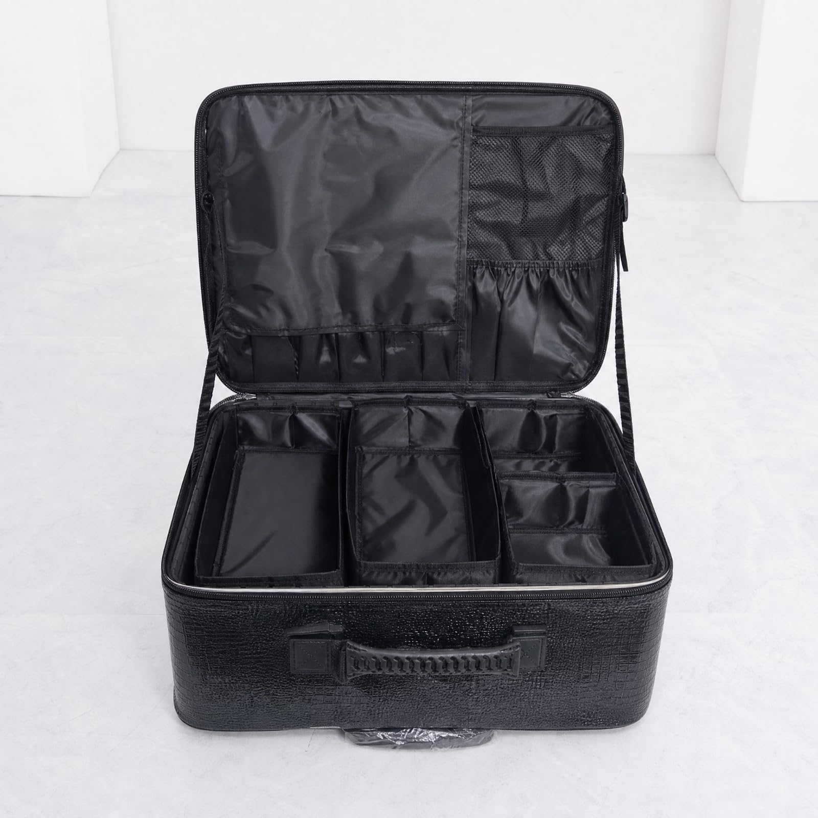 predolo Valigia Trucco con Ruote e Interno Strutturato Professionale Organizer Cosmetici Trolley con Manico Telescopico Struttura Rigida per Estetiste, Eventi, Nero Intrecciato